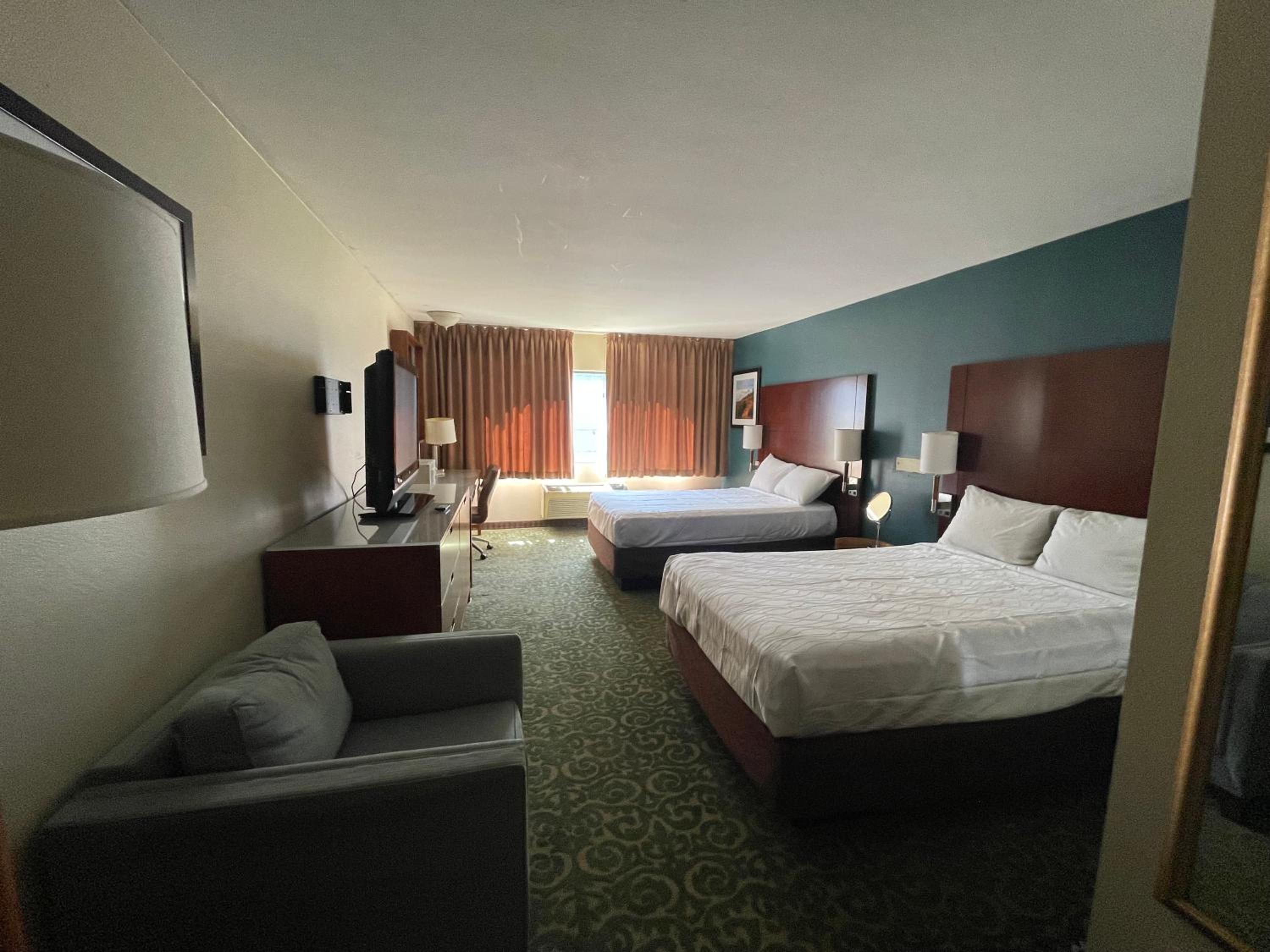 Classic Quadruple Room - Non-Smoking - Photo 1