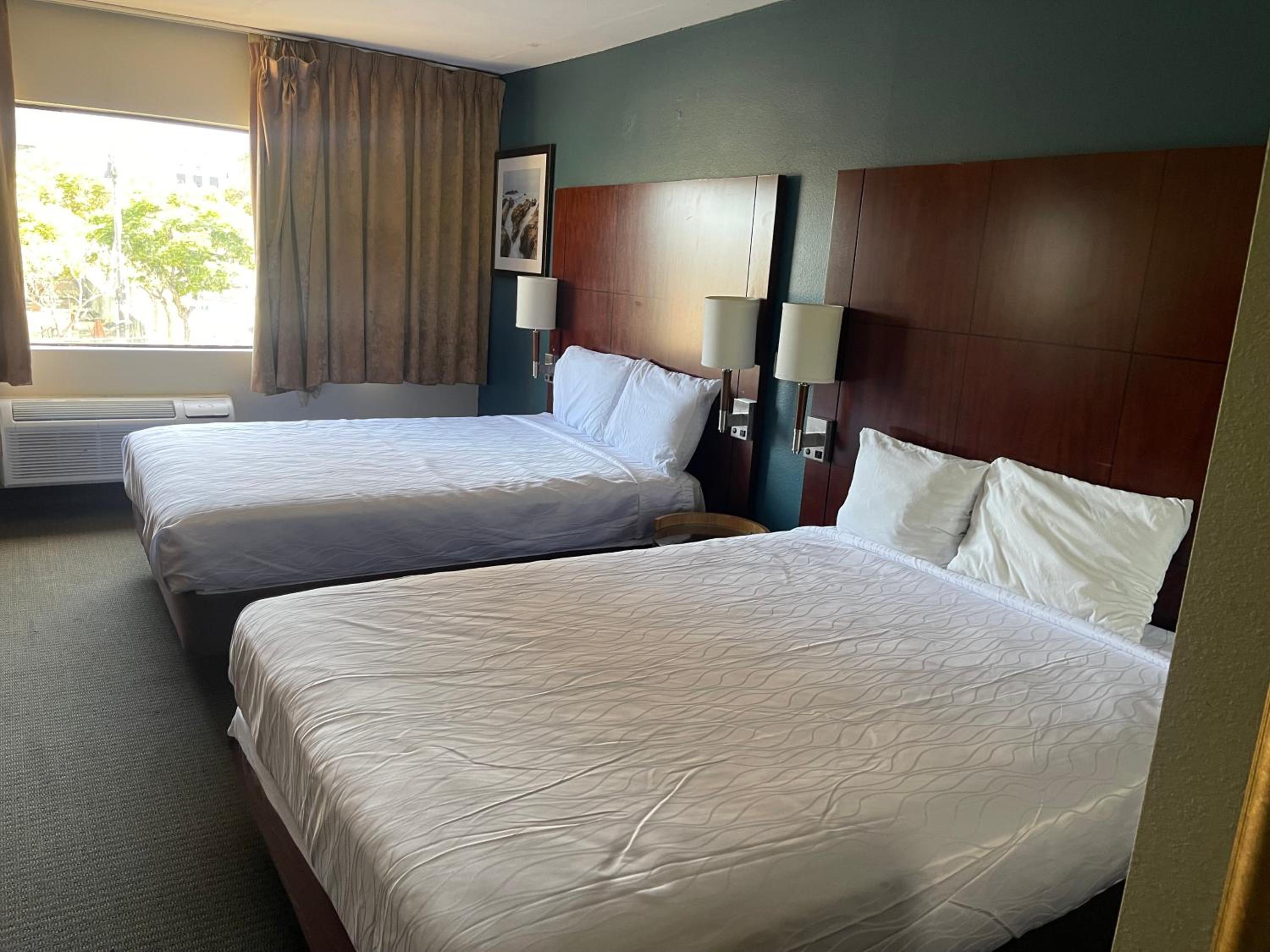 Classic Quadruple Room - Non-Smoking - Photo 6