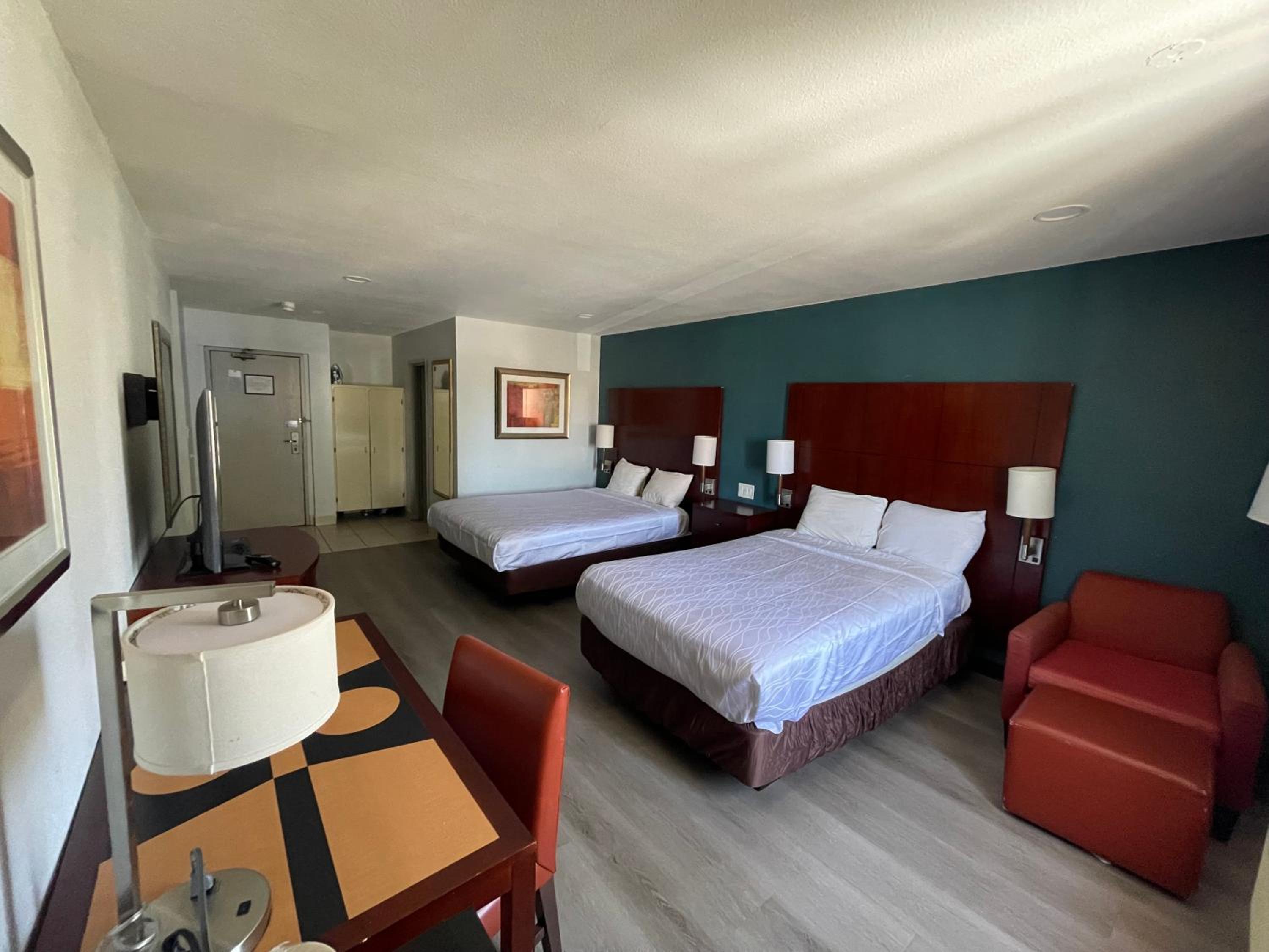 Classic Quadruple Room - Non-Smoking - Photo 7
