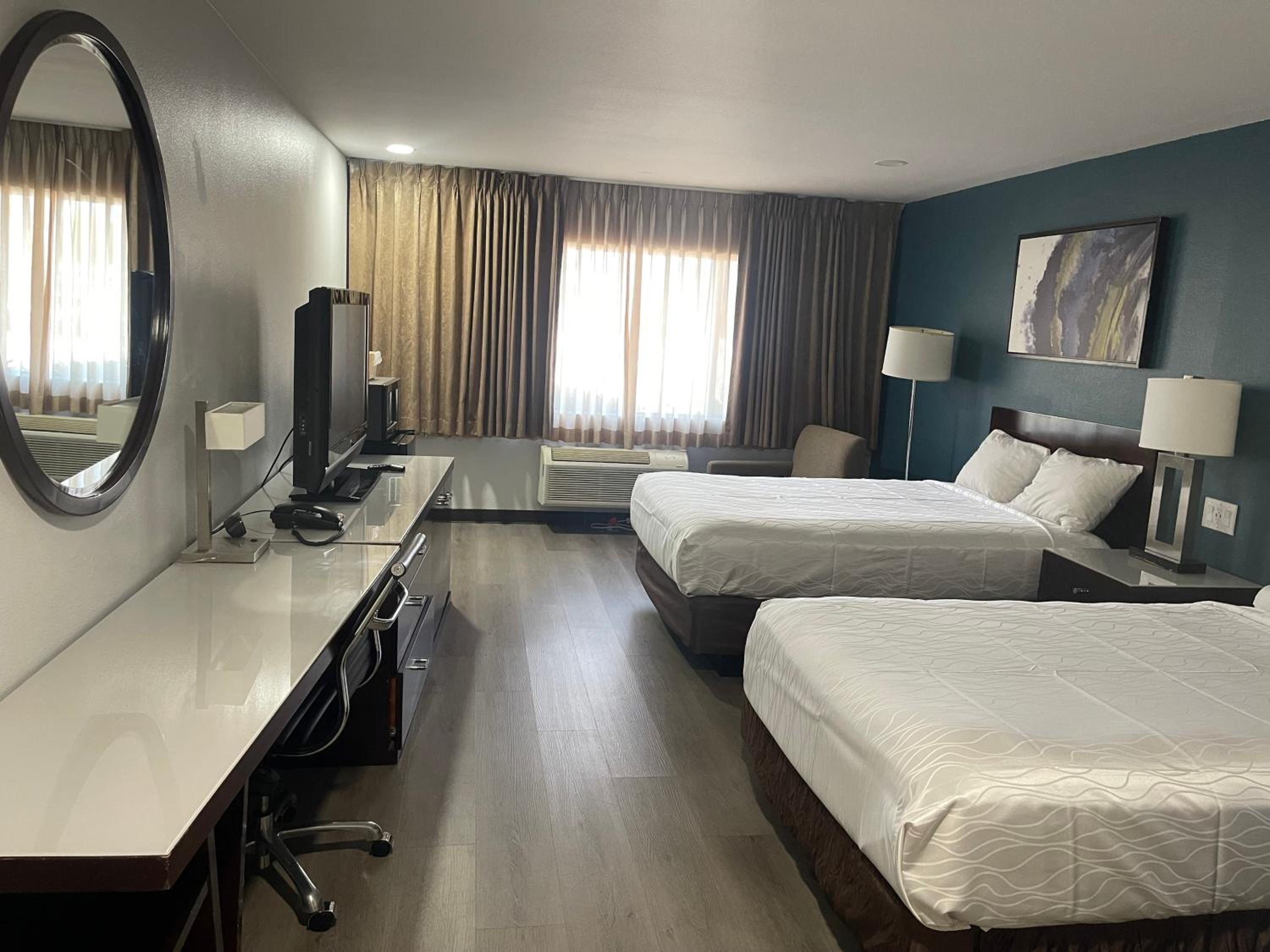 Quadruple Room - Disability Access - Non-Smoking - Photo 4