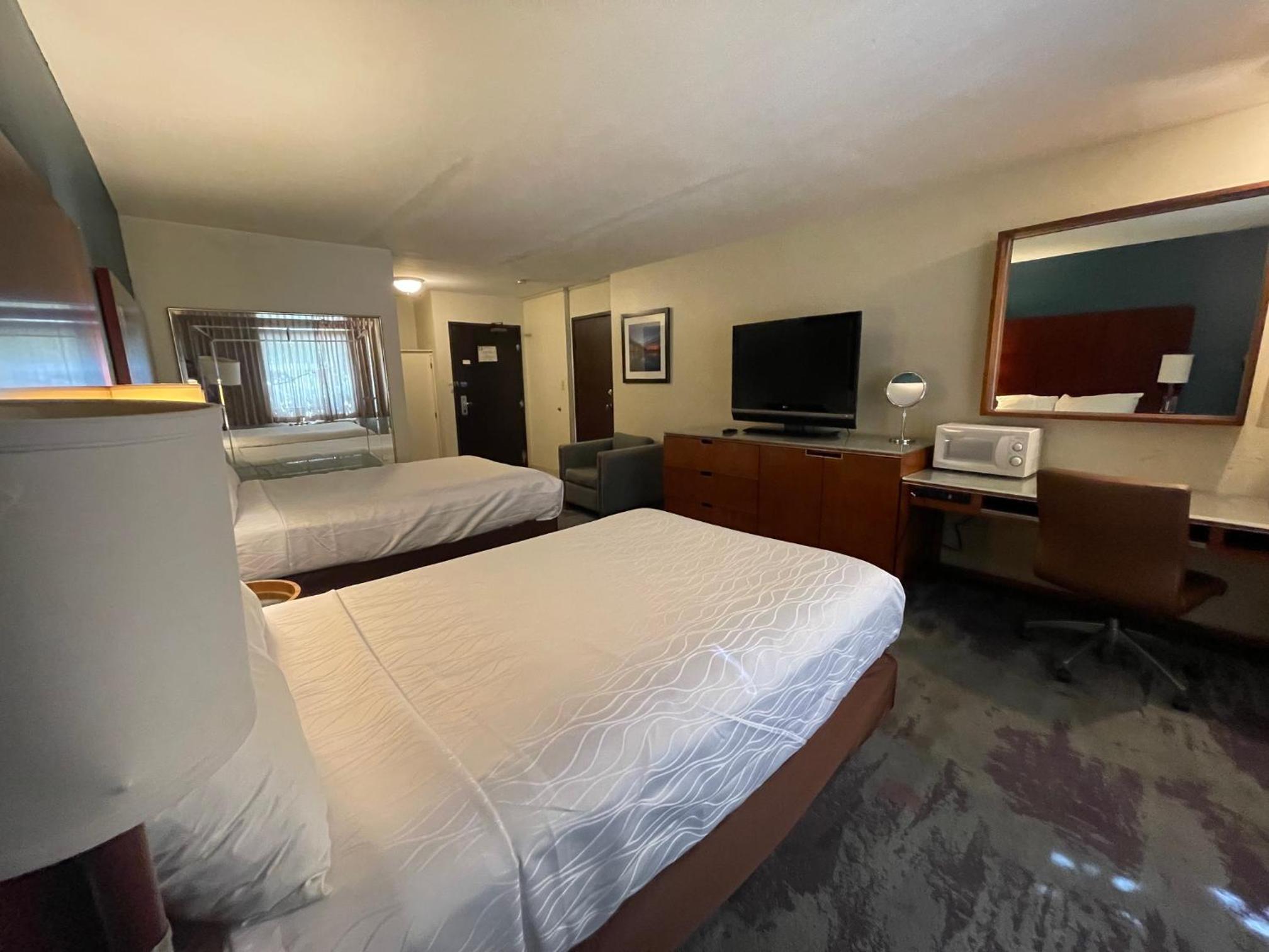 Classic Quadruple Room - Non-Smoking - Photo 9
