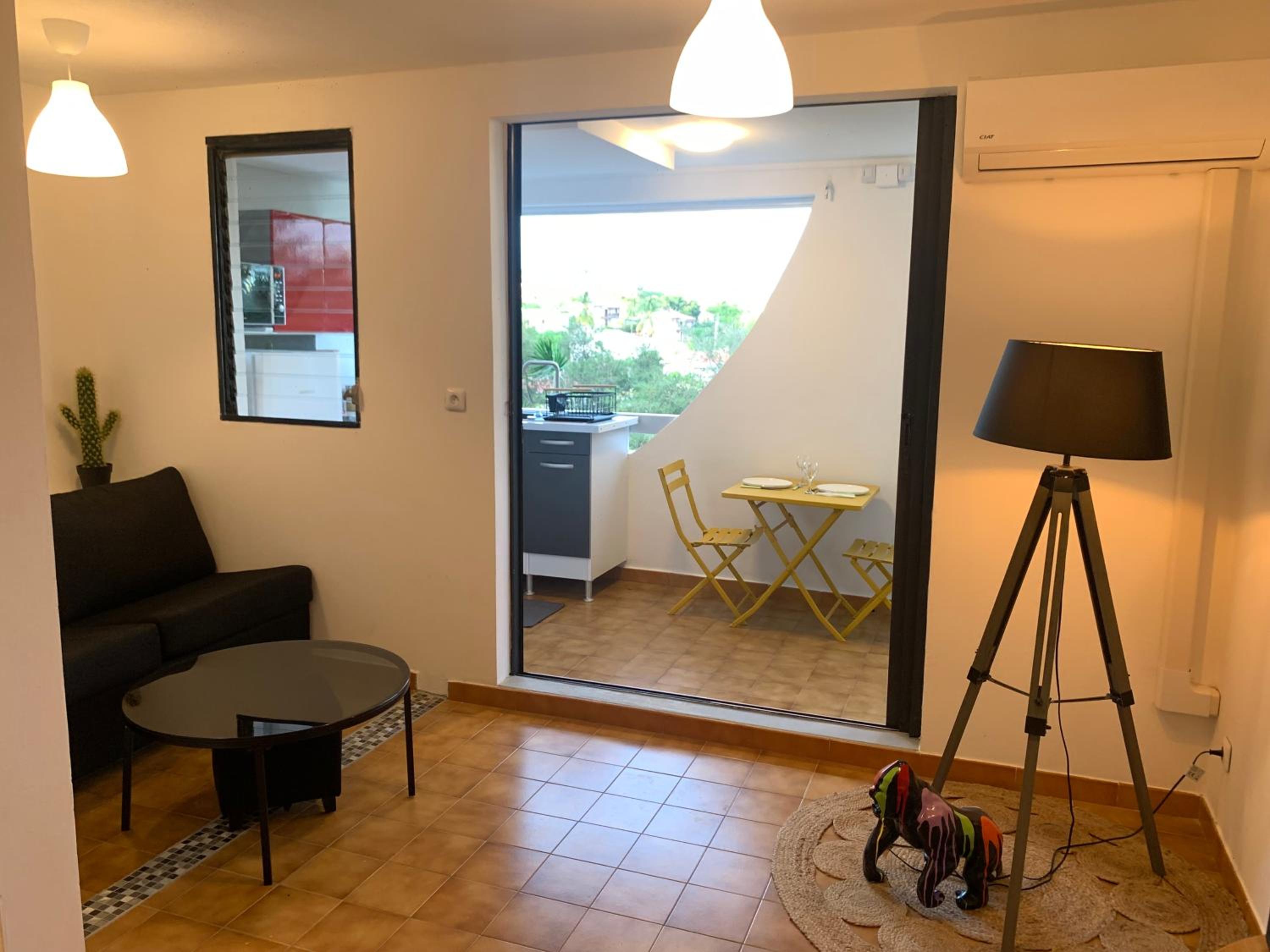 One-Bedroom Apartment photo 1