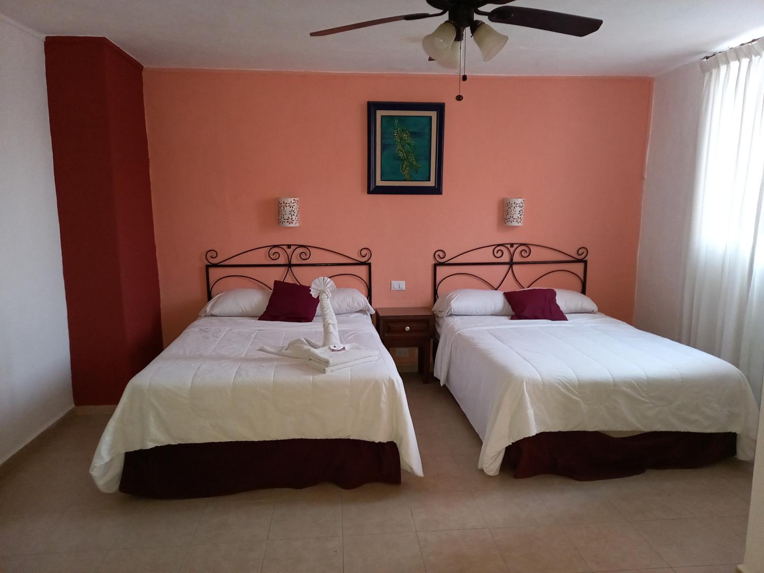 Double Room with Two Double Beds - Photo 6