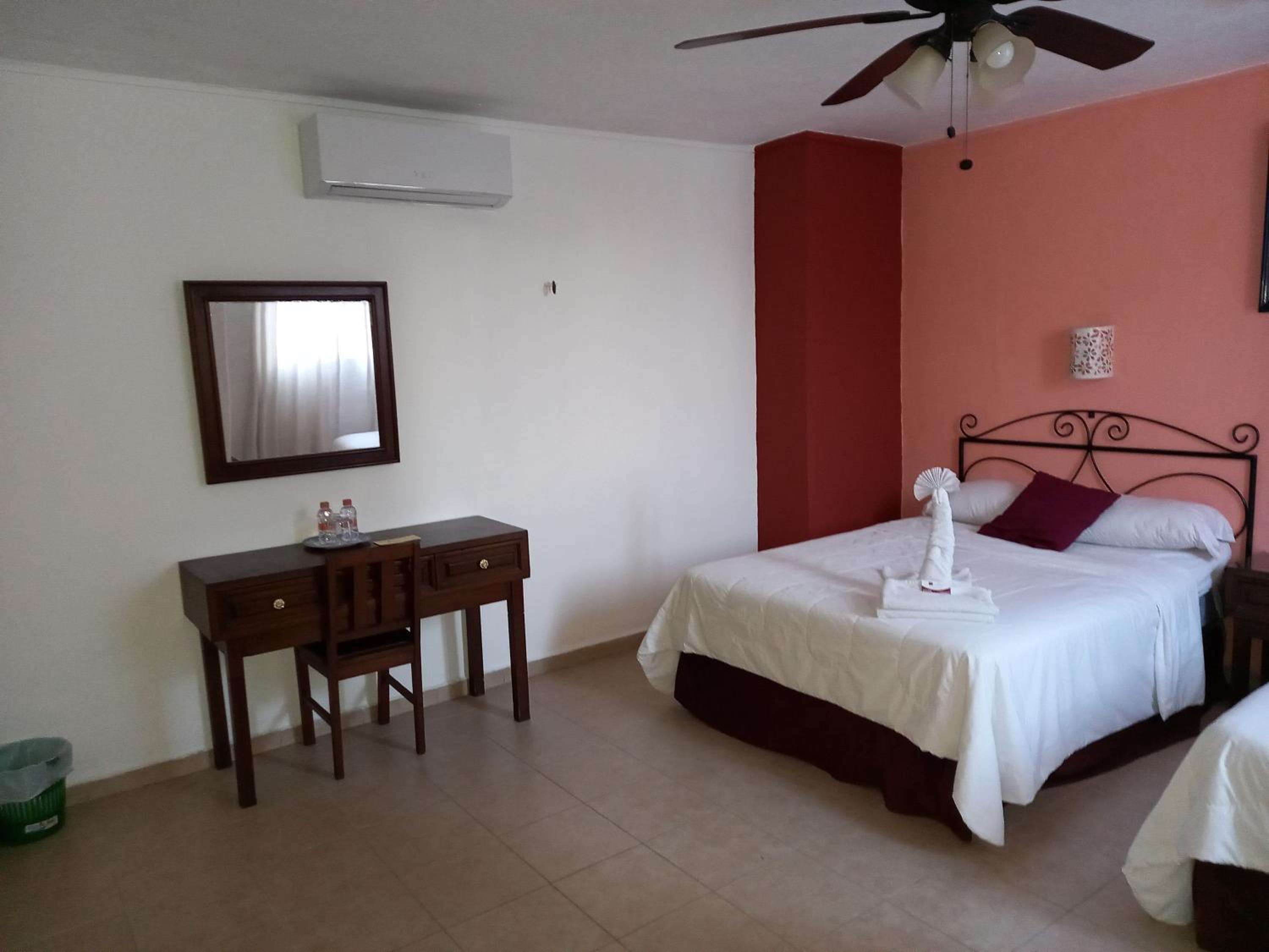 Double Room with Two Double Beds - Photo 5