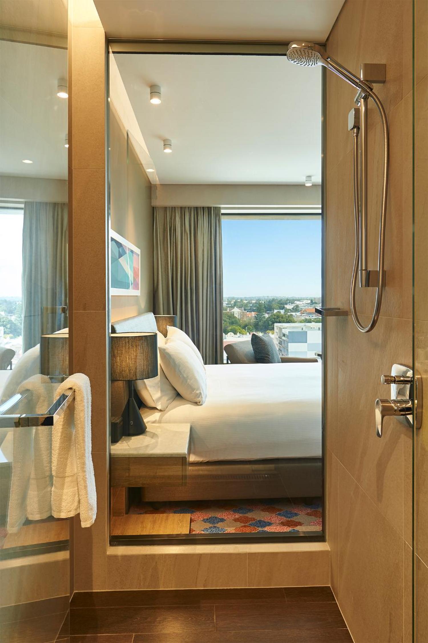 Corner King Room with View