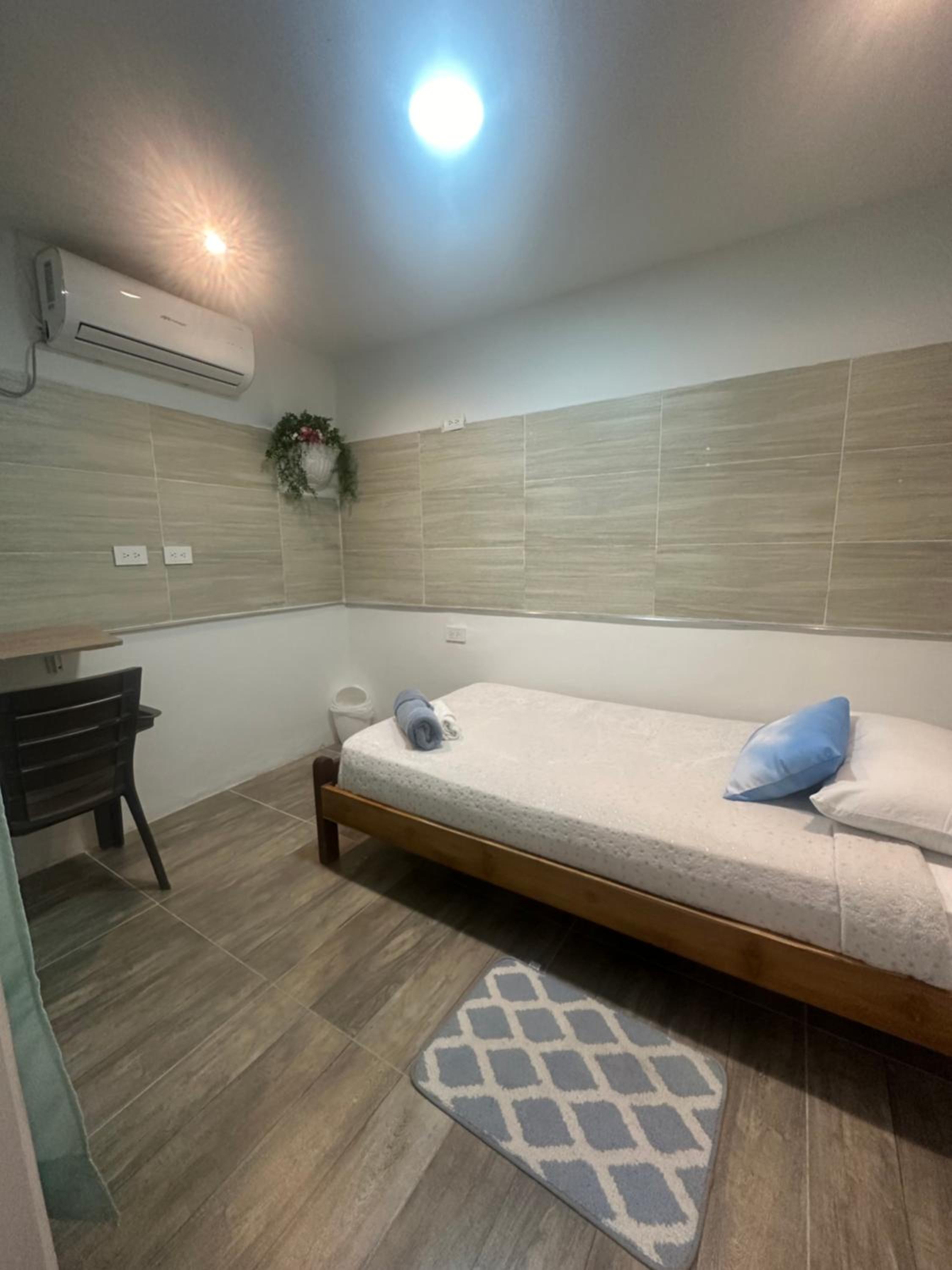 Single Room with Private External Bathroom photo 1