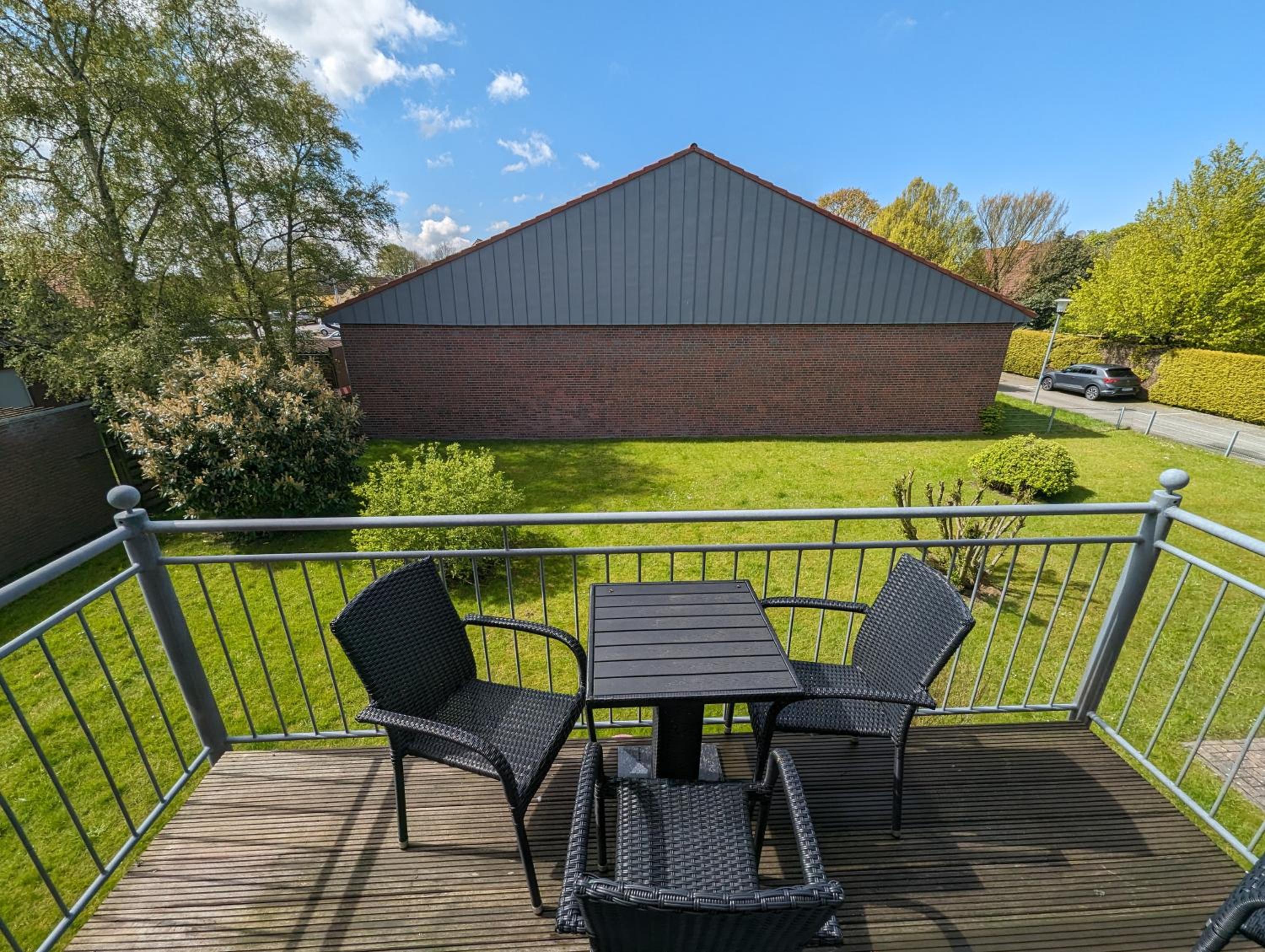 Apartment with Balcony photo 2