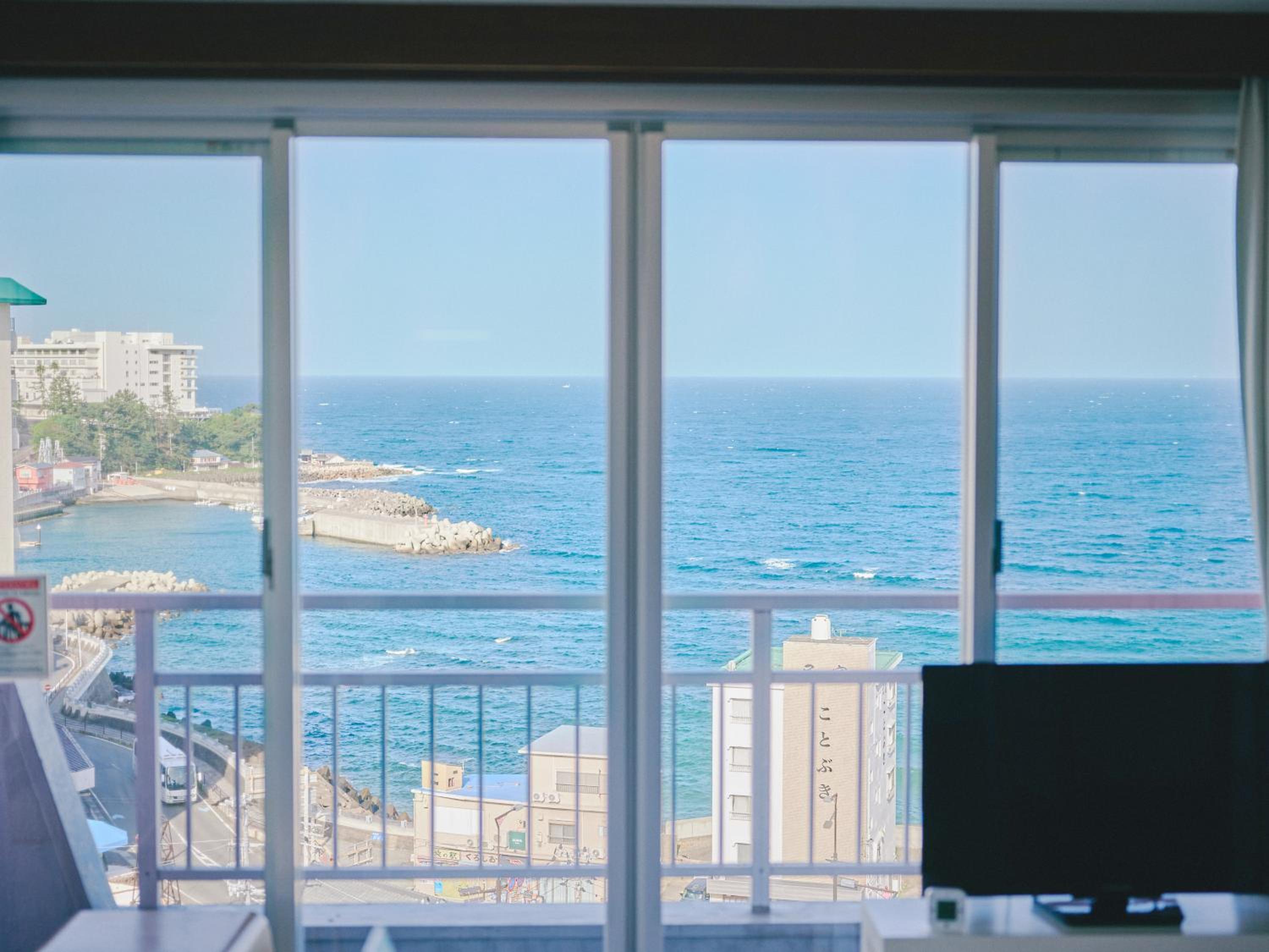 Apartment with Sea View - Photo 3