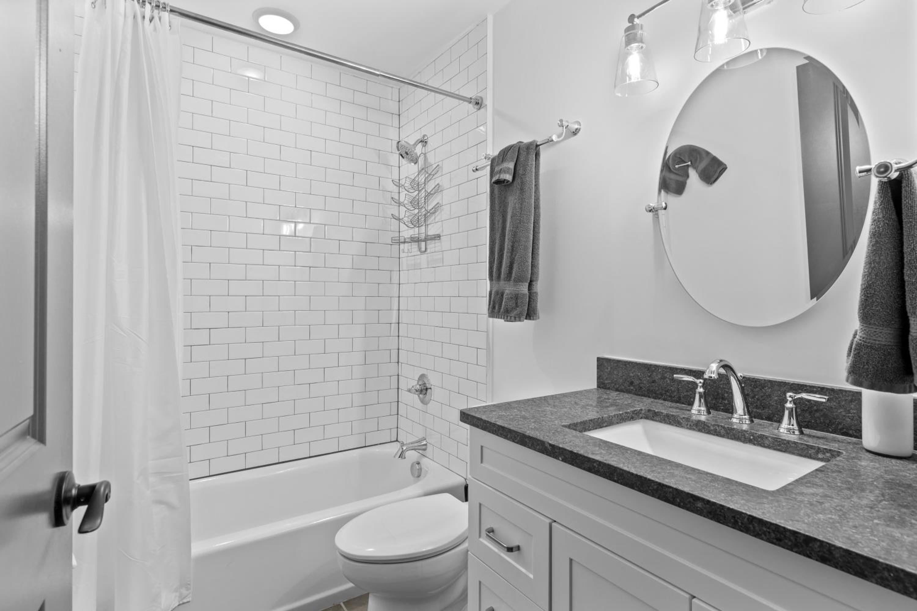 One-Bedroom Apartment photo 2