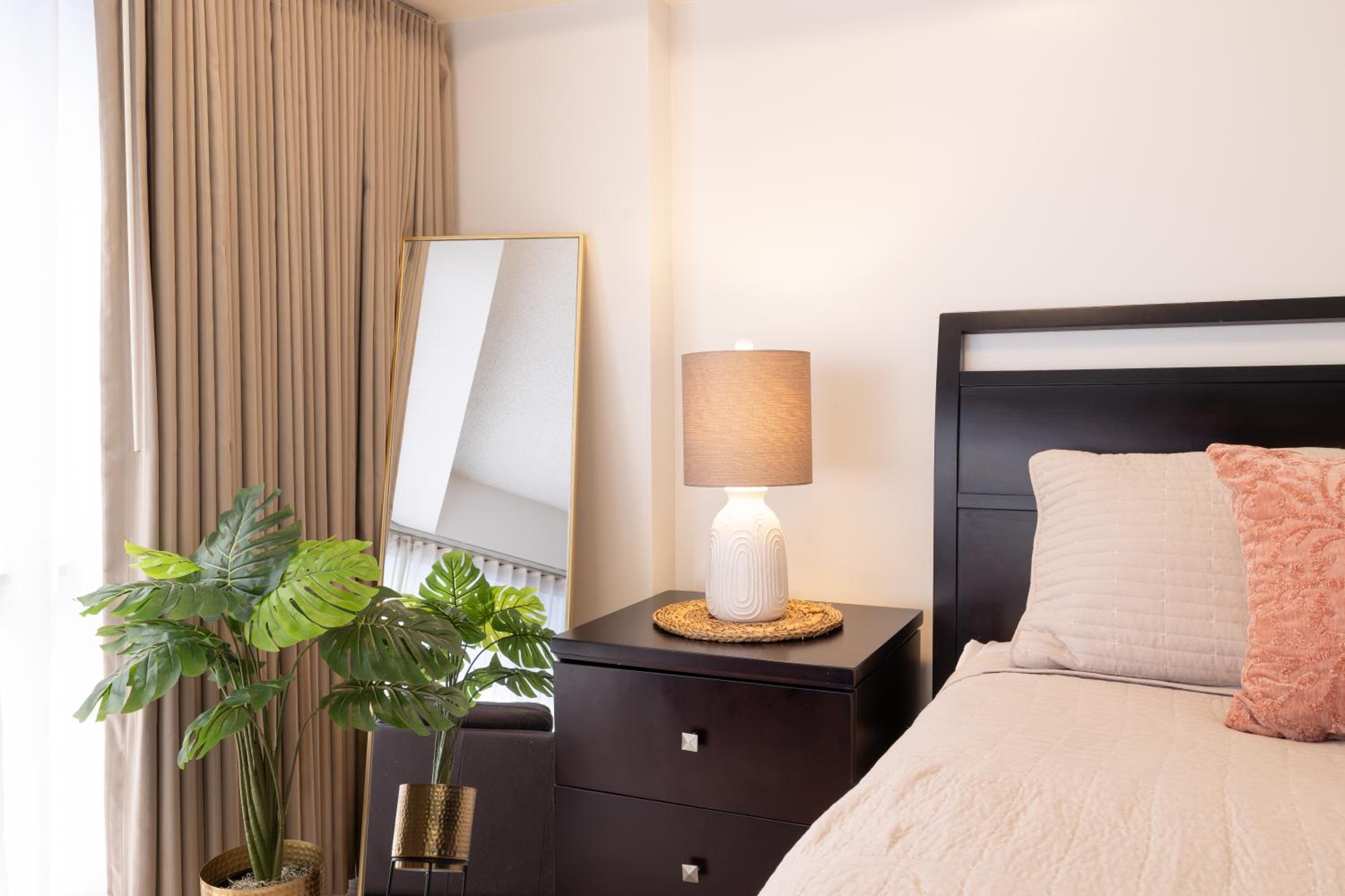 1-Bedroom Mountain View Suite - Photo 2