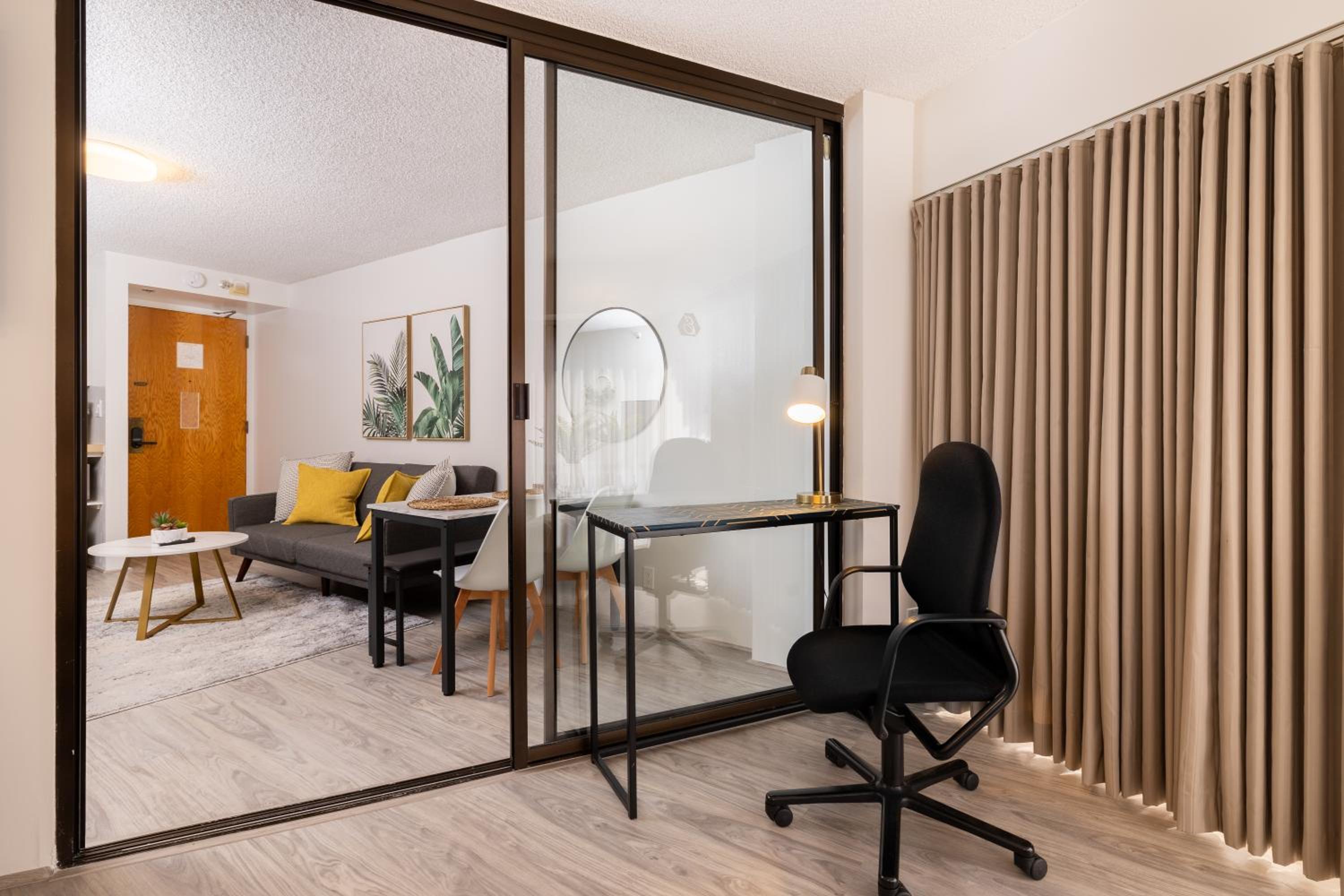 1-Bedroom Mountain View Suite - Photo 3