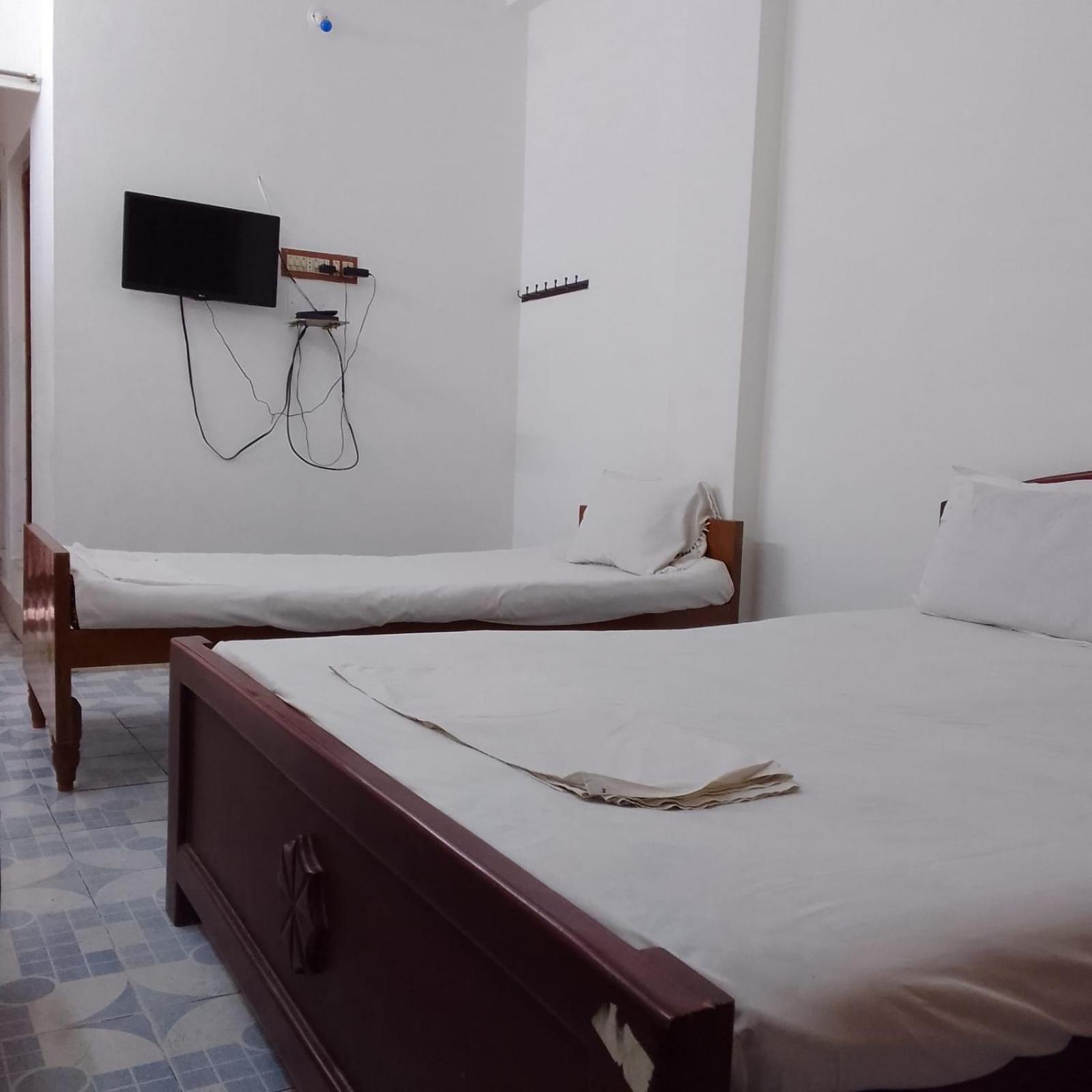 Basic Triple Room With Fan