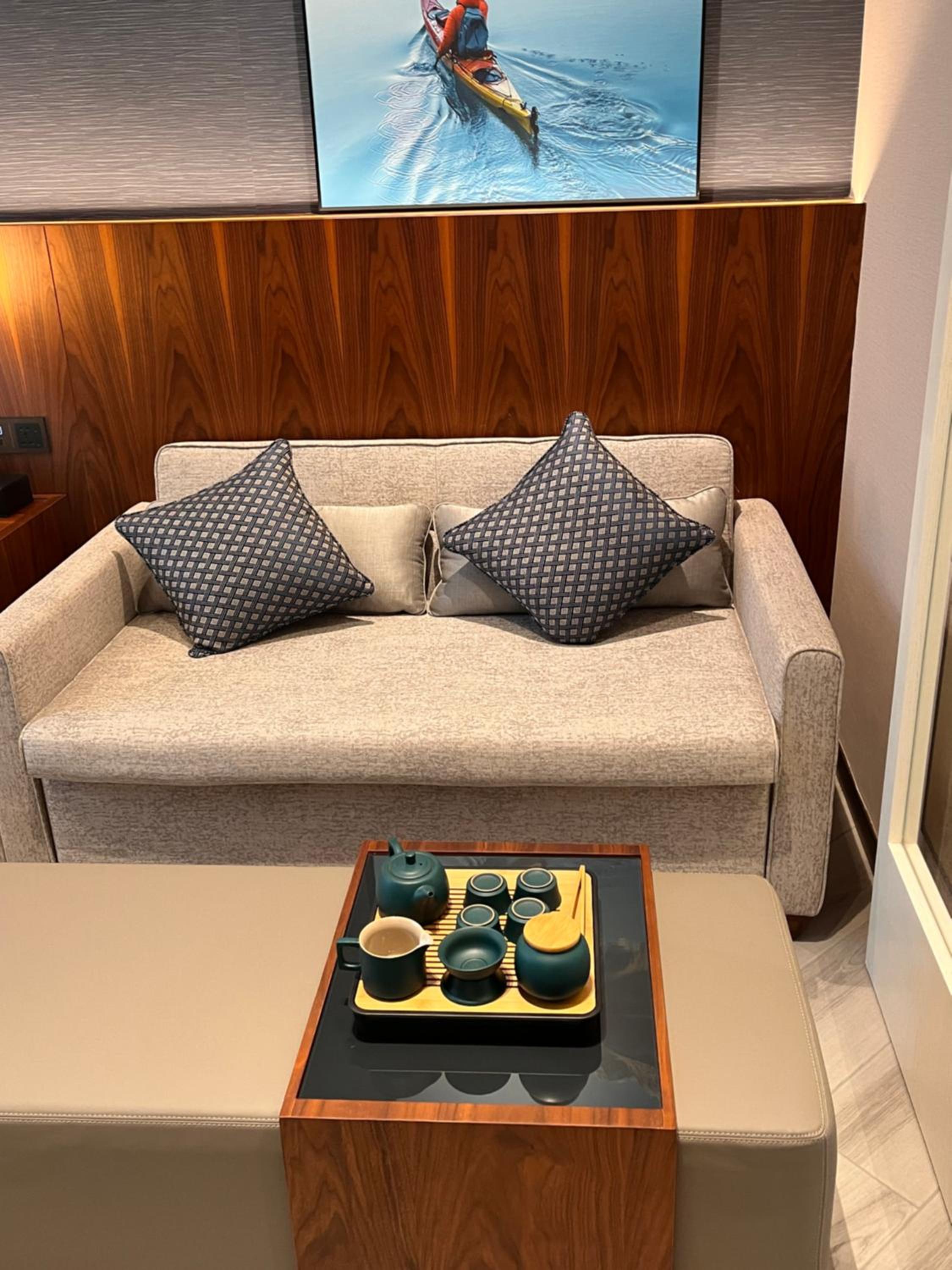 Deluxe Queen Room
