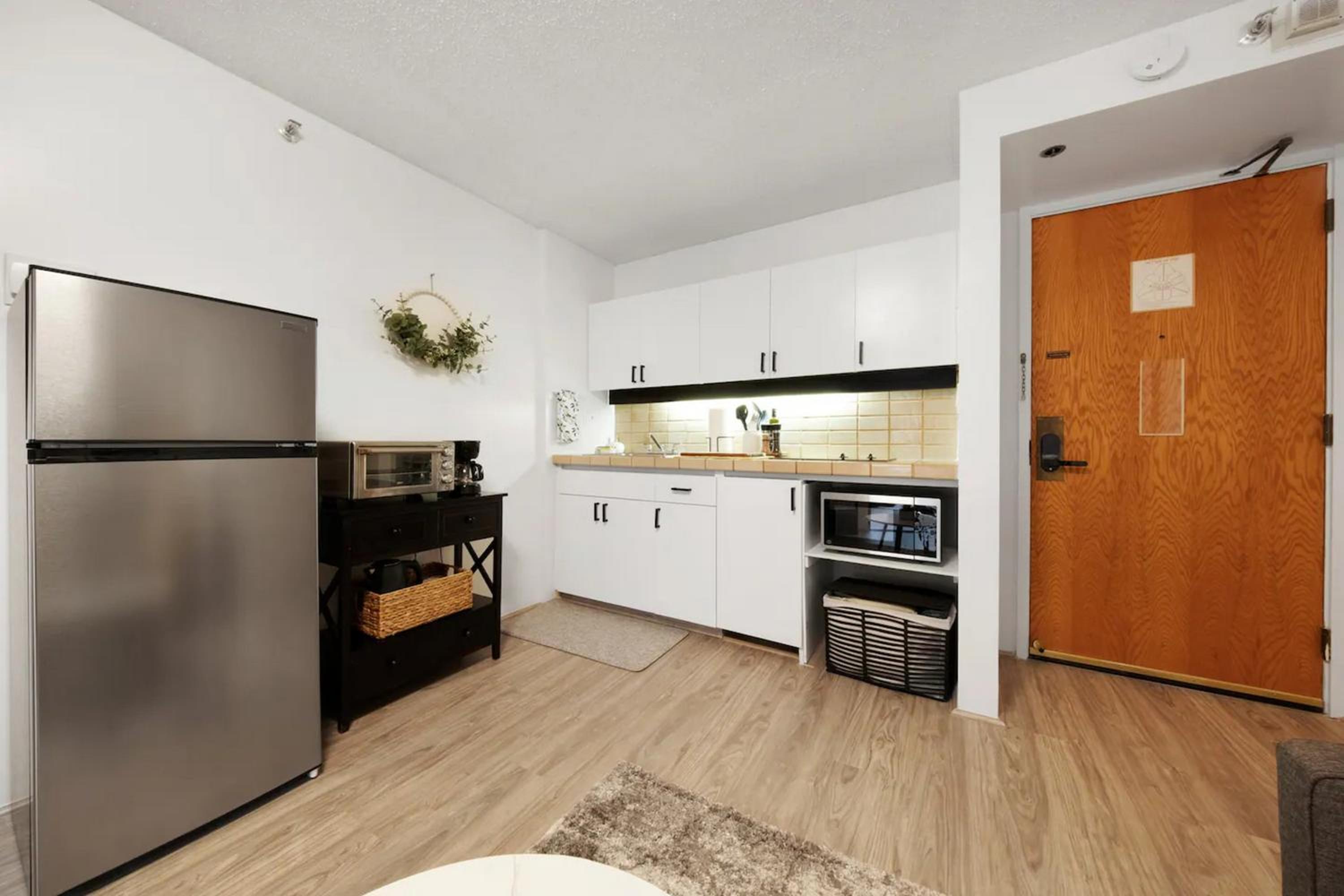 1-Bedroom Mountain View Suite - Photo 8