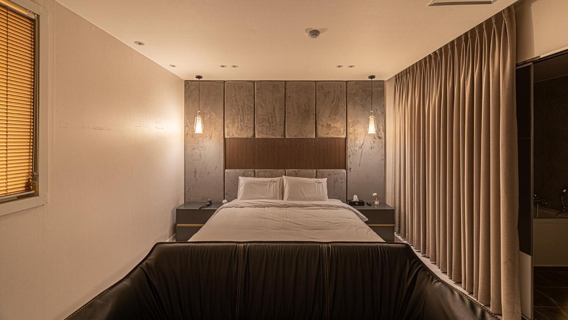 Suite - Photo 3