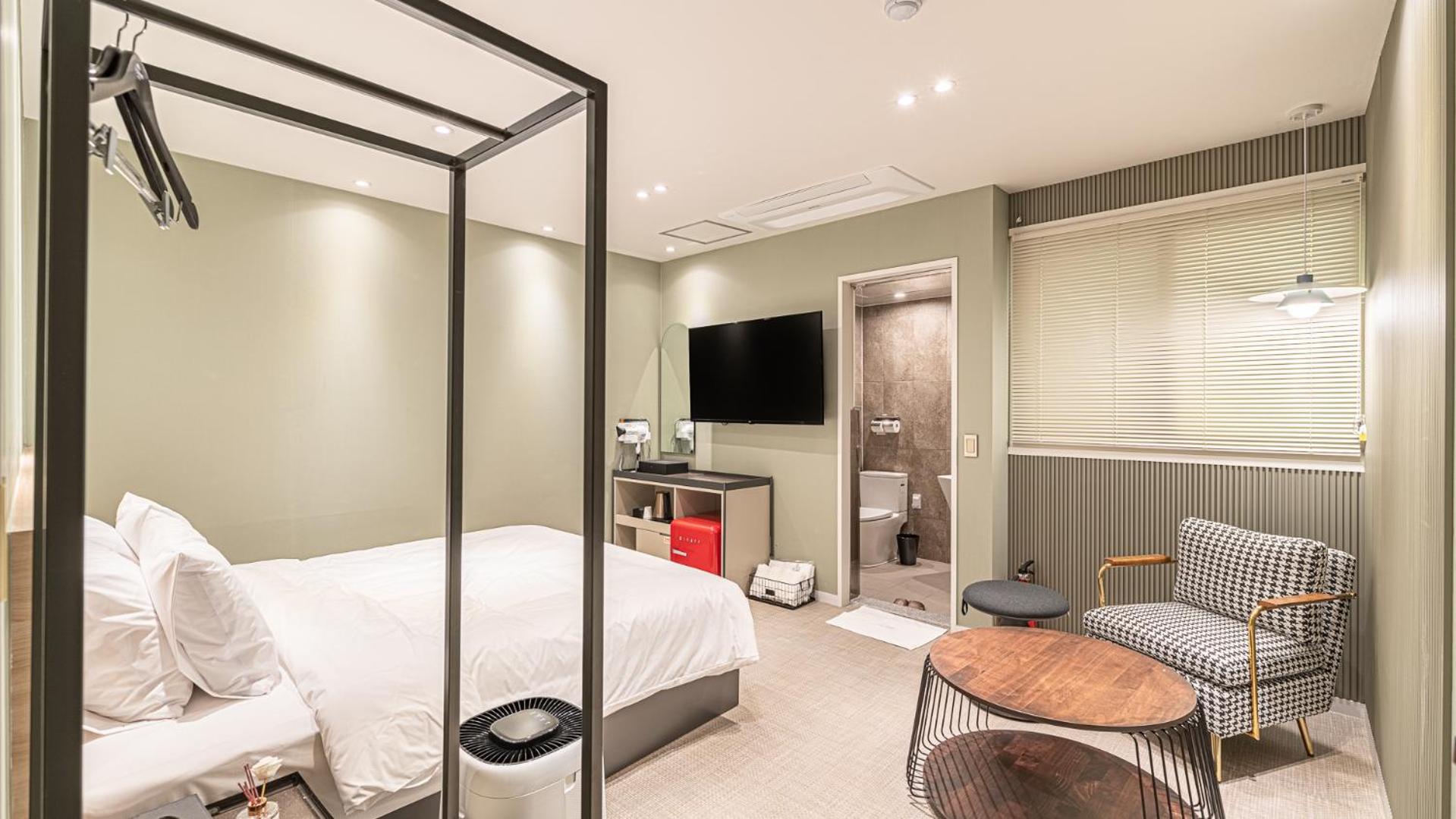 Standard King Room