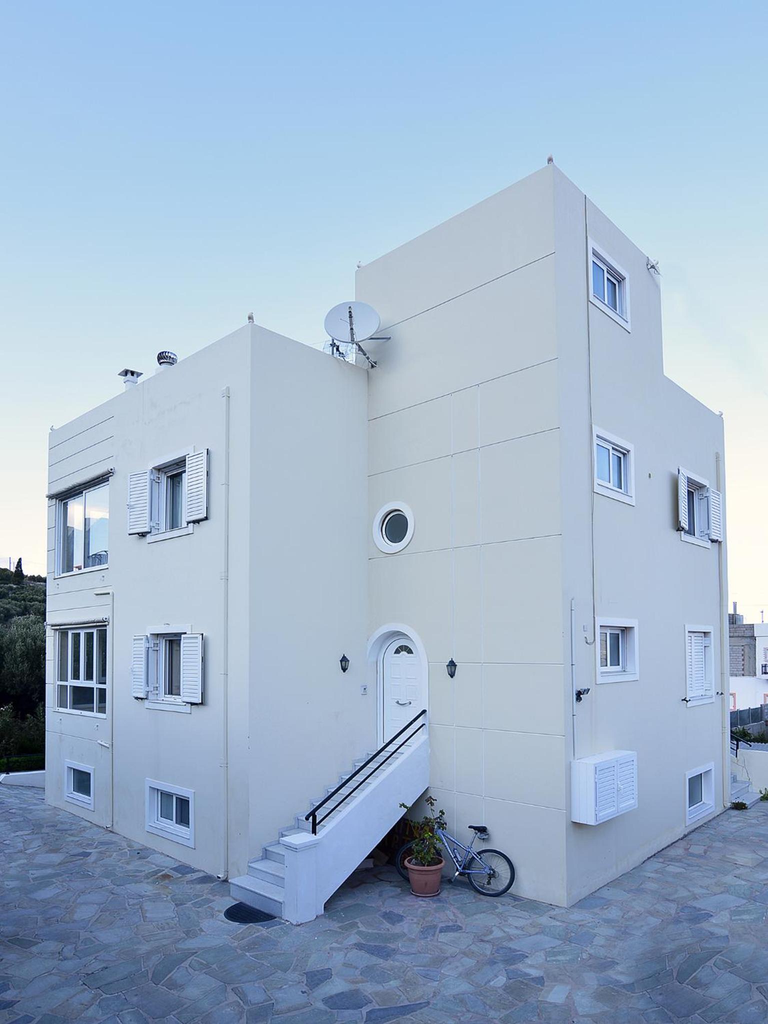 Two-Bedroom Apartment with City View - Photo 16