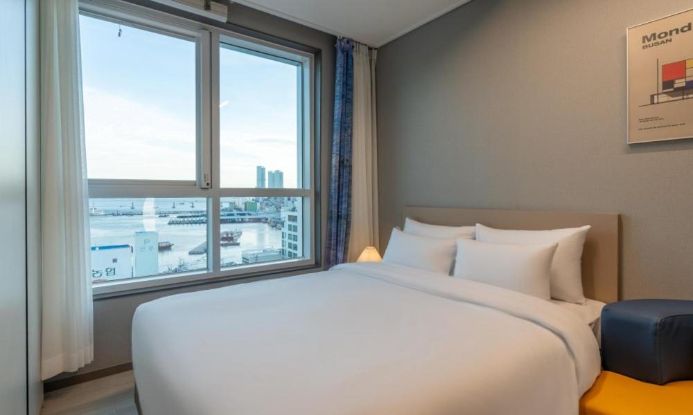 Deluxe Double Room with Sea View - Photo 9