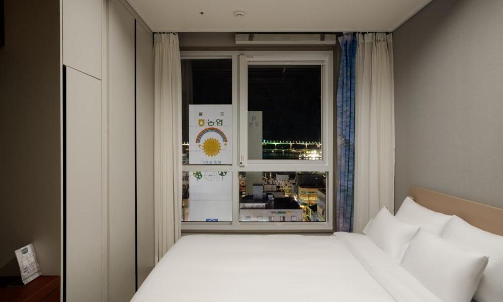 Deluxe Double Room with Sea View - Photo 12