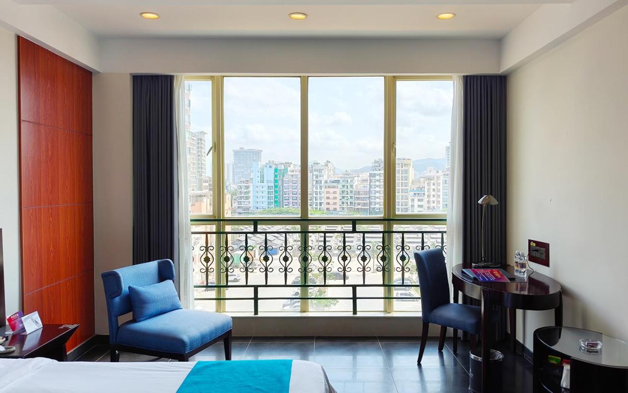Twin Room with City View - Photo 4