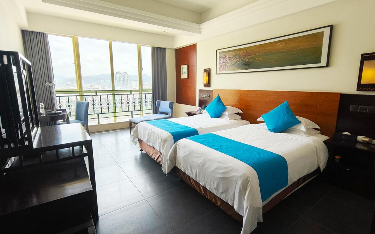 Deluxe Twin Room with City View - Photo 6