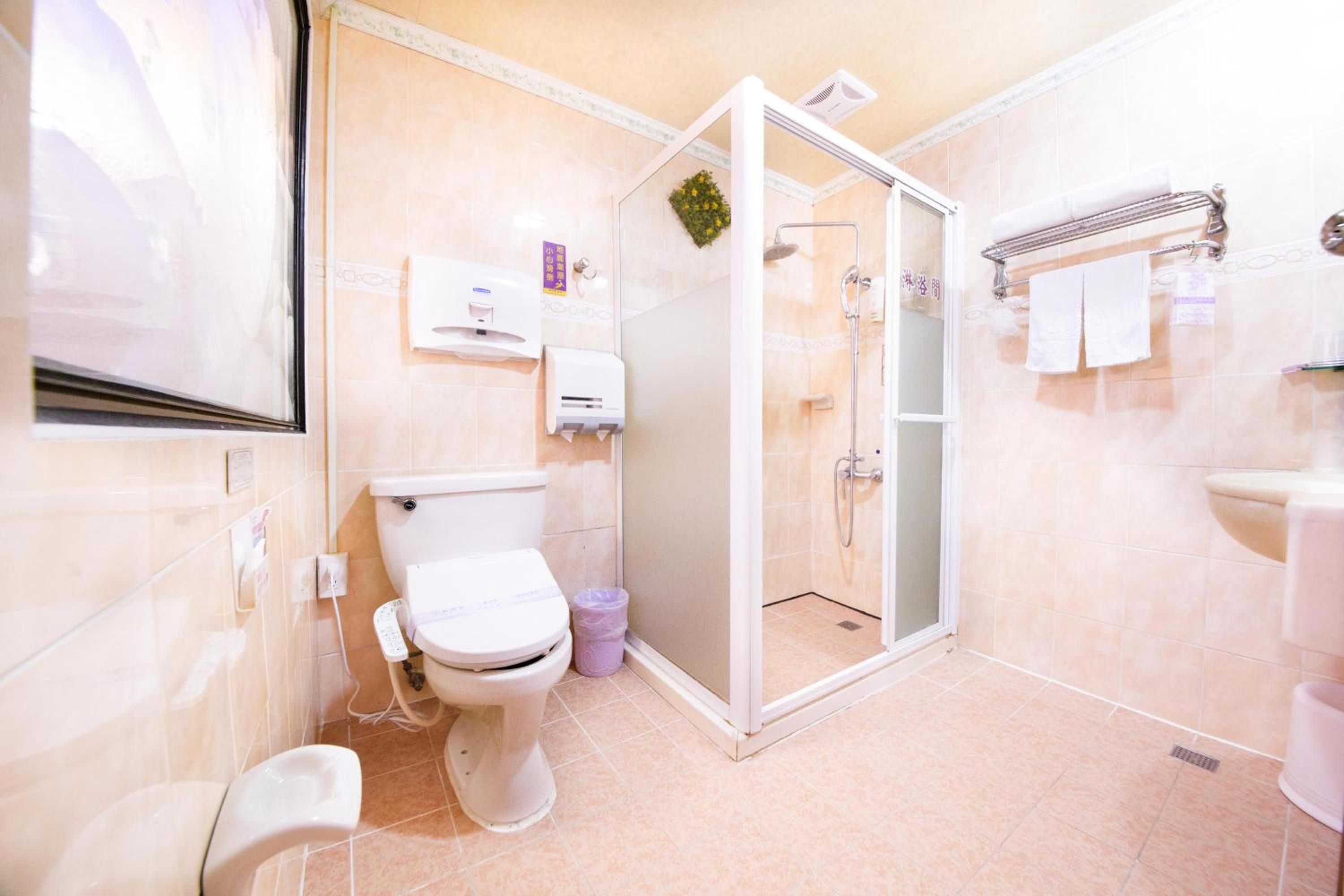Economy Triple Room with Shared Bathroom photo 3