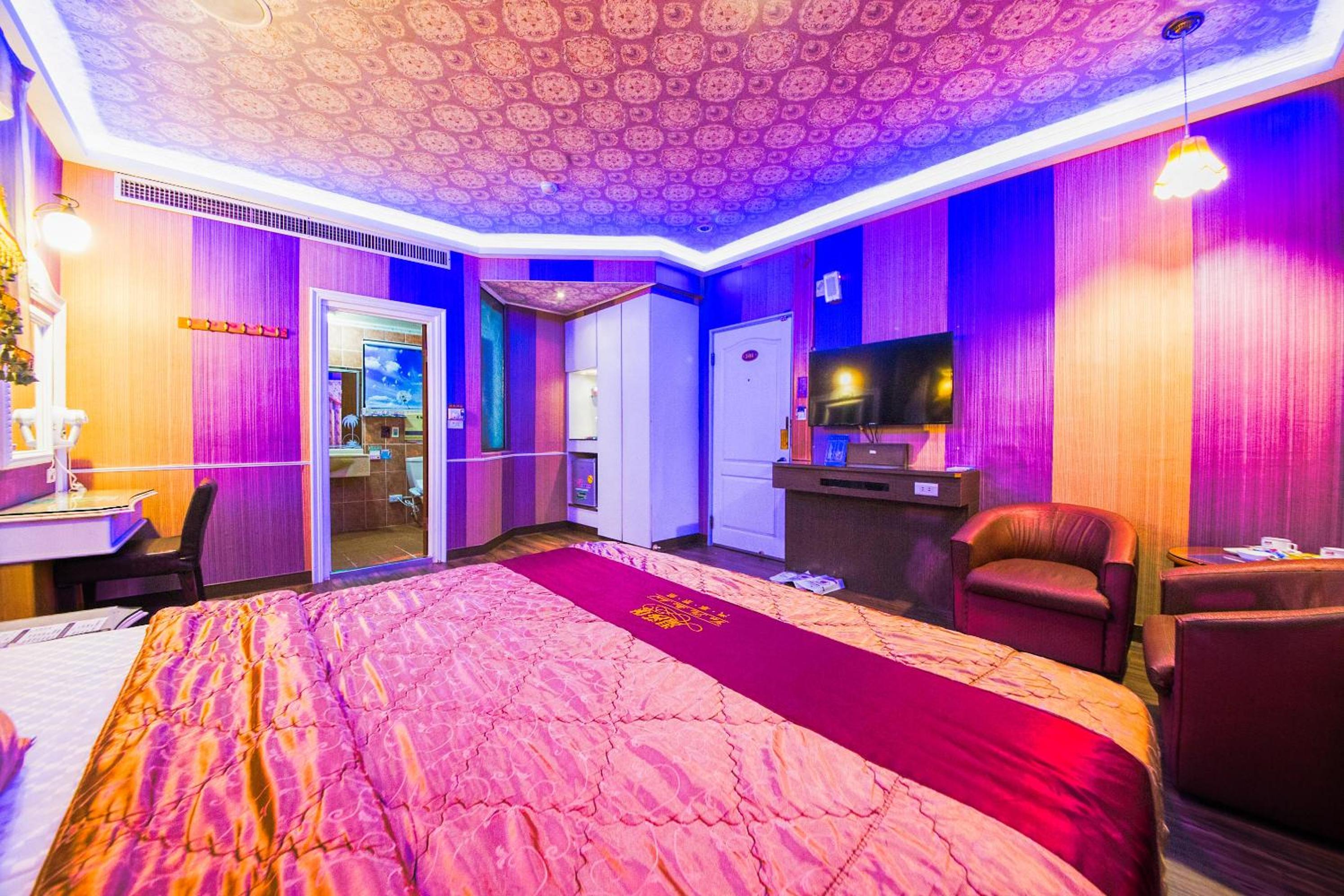Double Room with Spa Bath photo 2