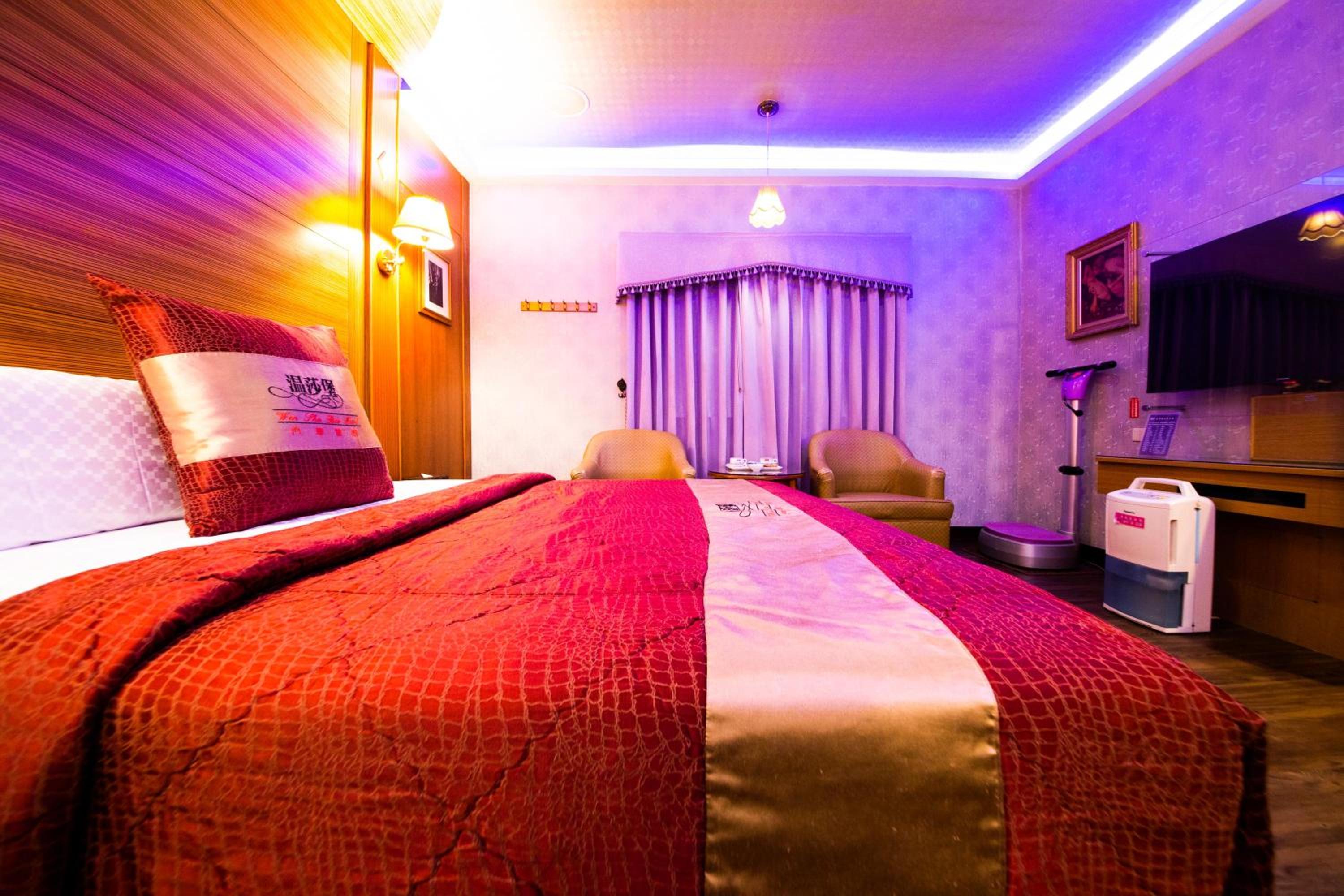 Double Room with Spa Bath photo 2
