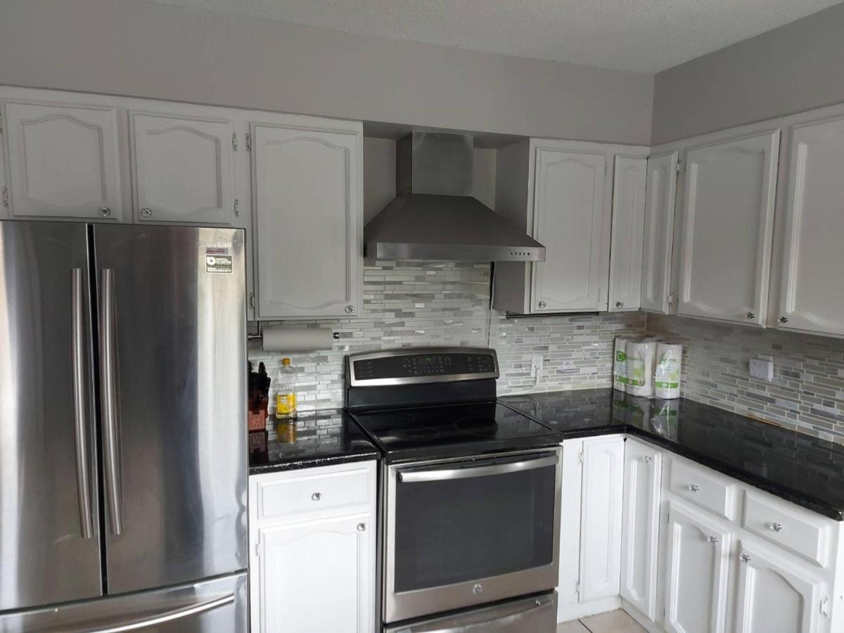 Three-Bedroom House photo 2