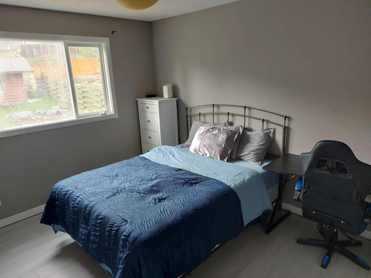Three-Bedroom House photo 3