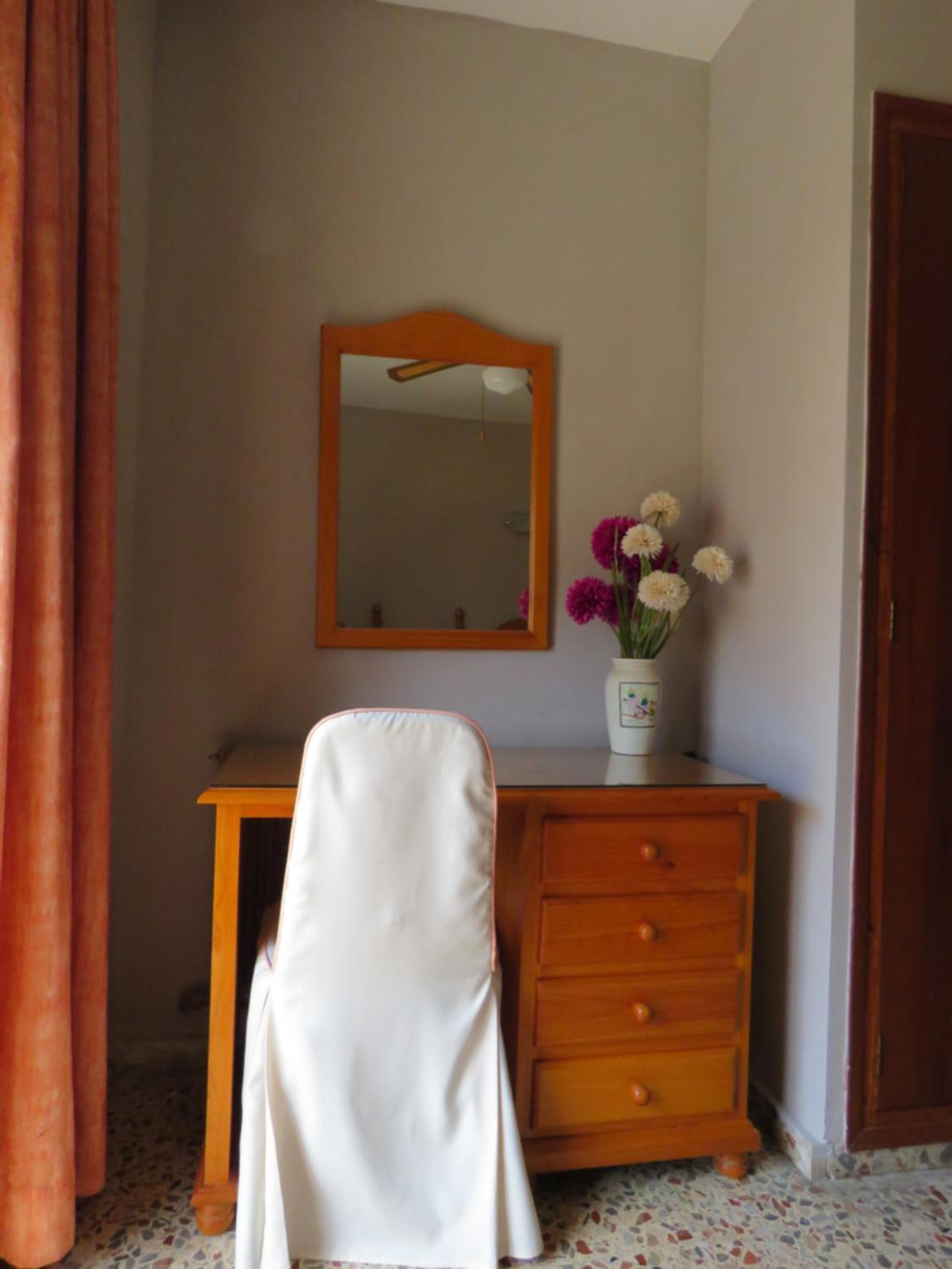 Twin Room - Photo 1