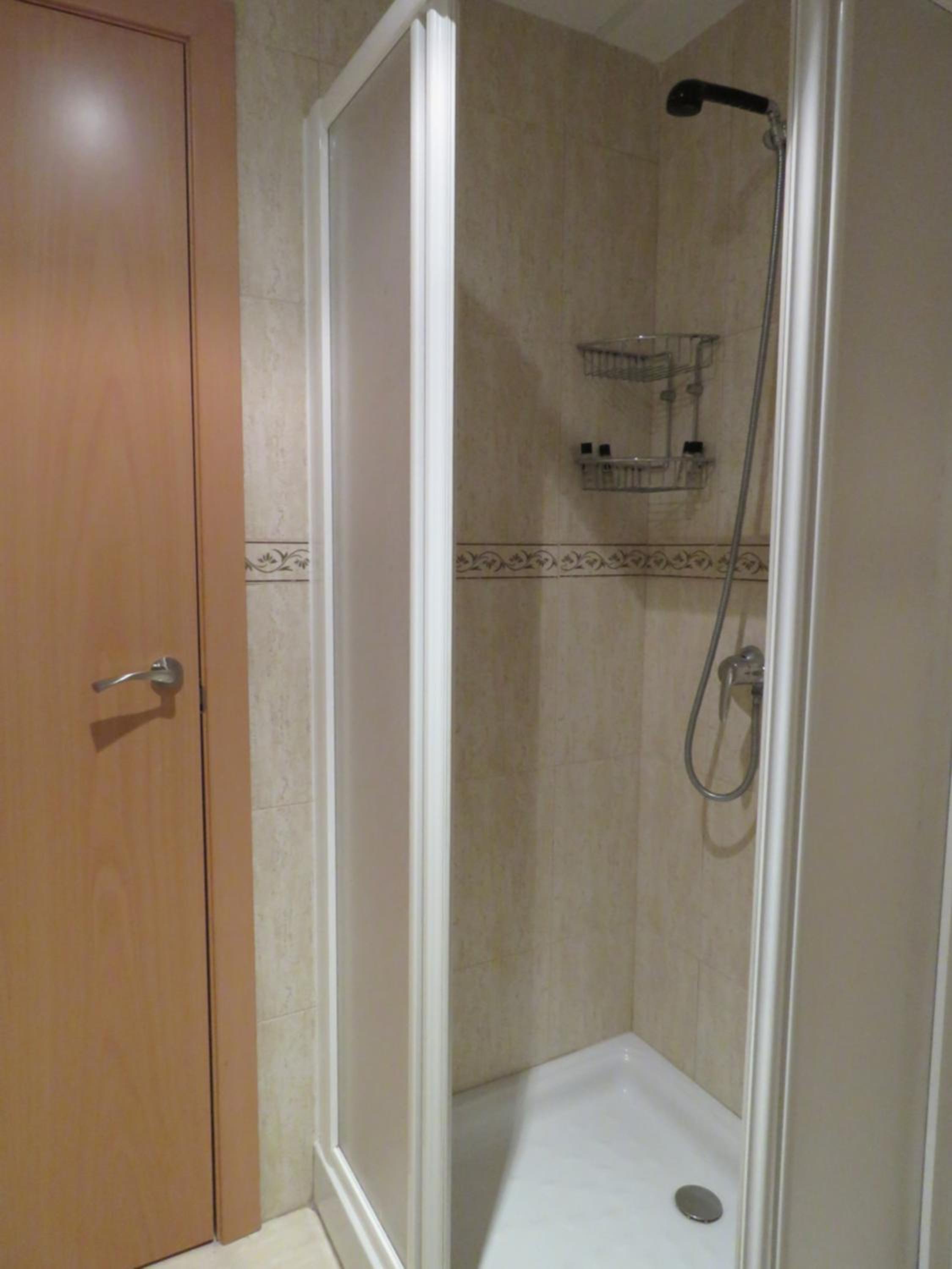 Twin Room - Photo 7