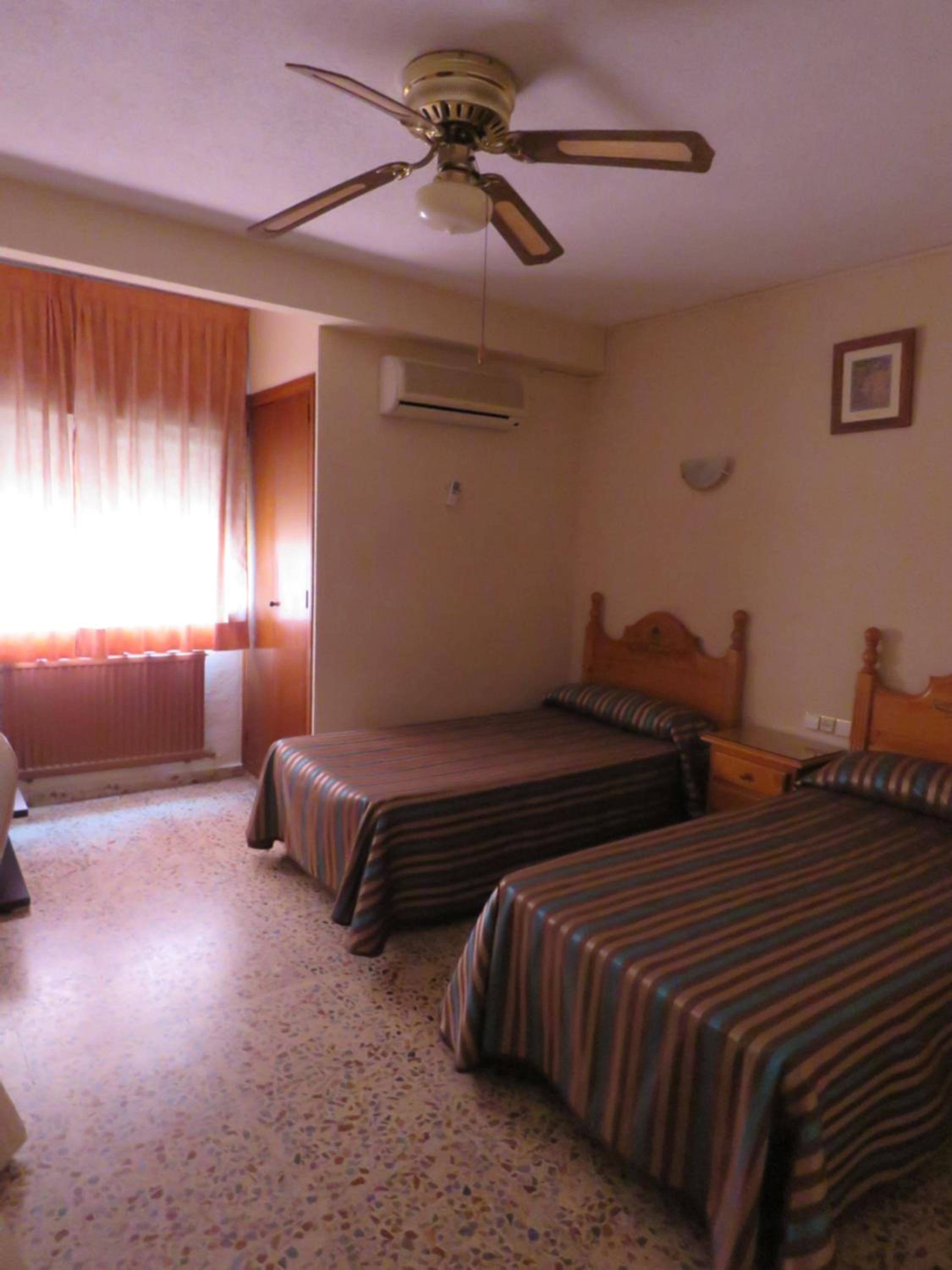 Twin Room - Photo 11