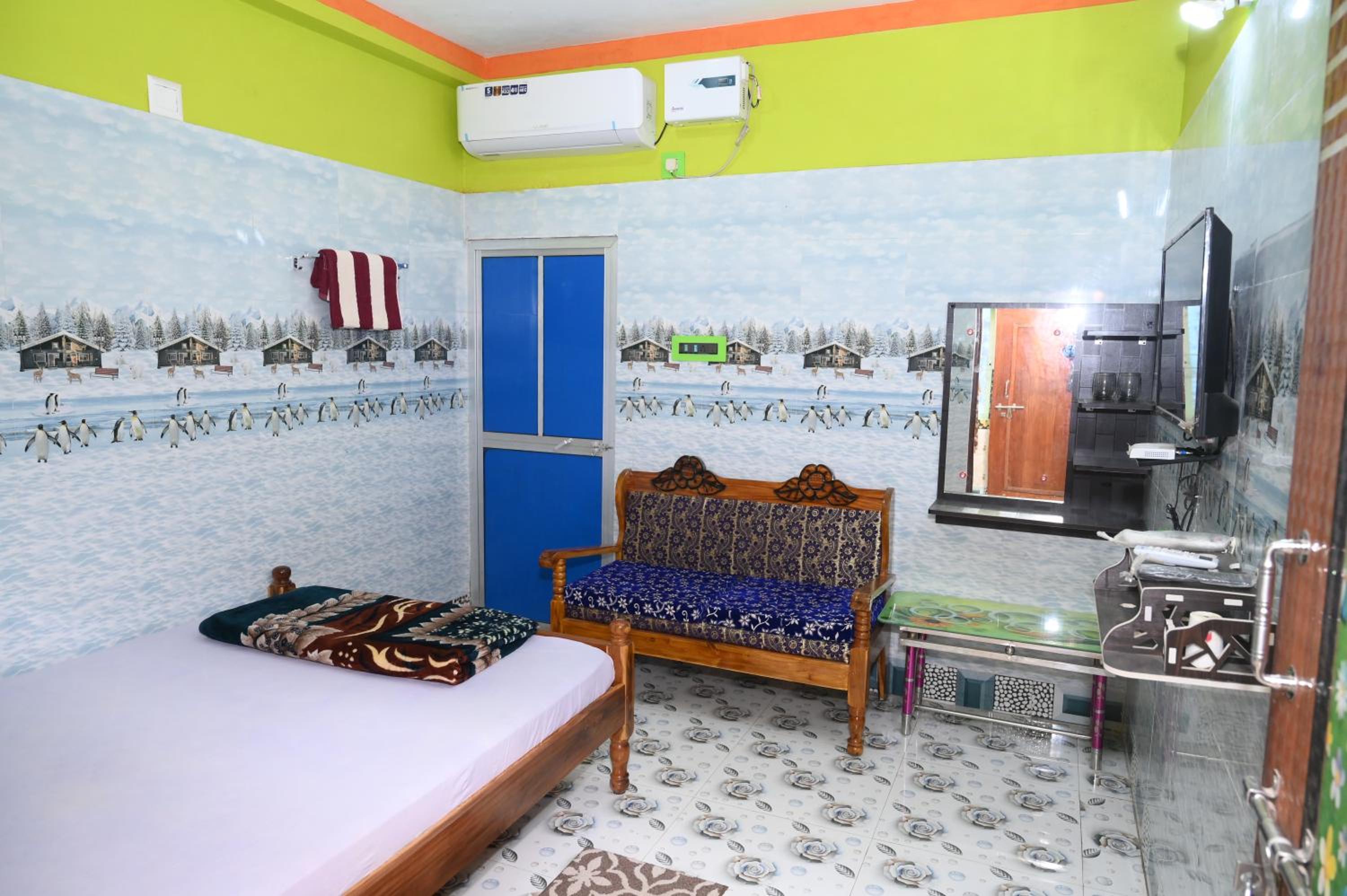 Deluxe Double Room (2 Adults + 1 Child) - Photo 10