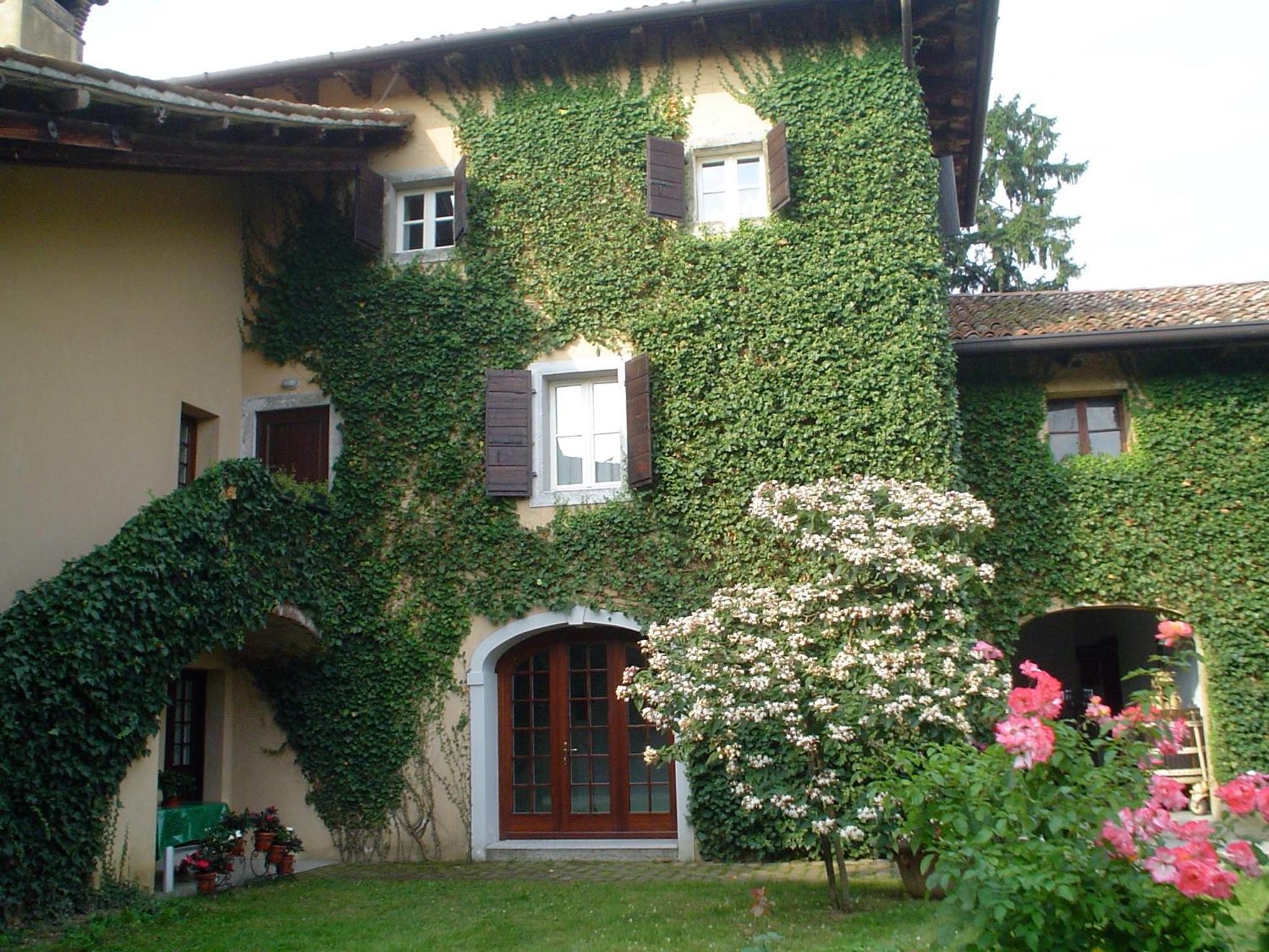 Two-Bedroom House photo 3
