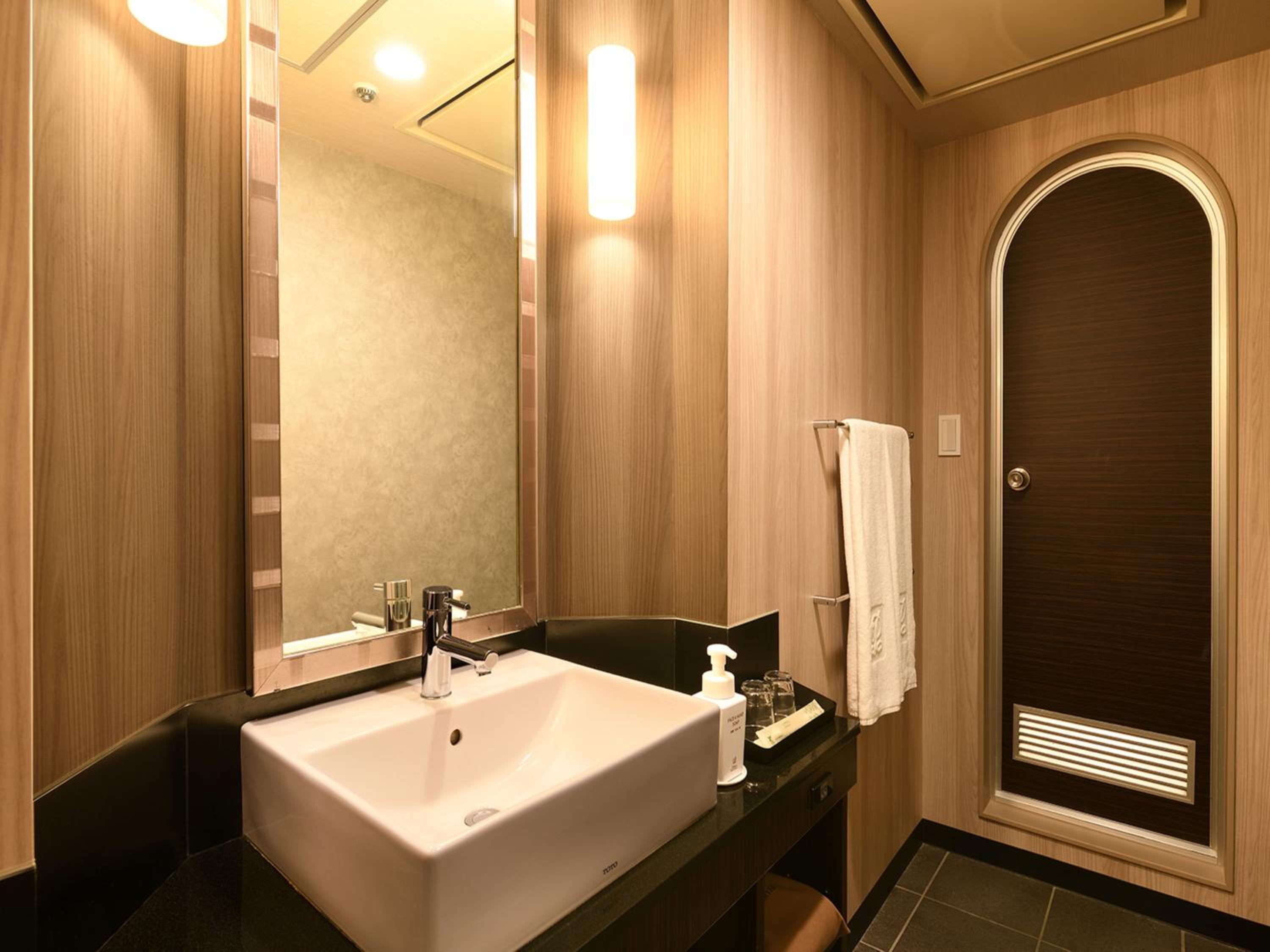Superior Twin Room, Non-Smoking (30.6sqm) photo 2