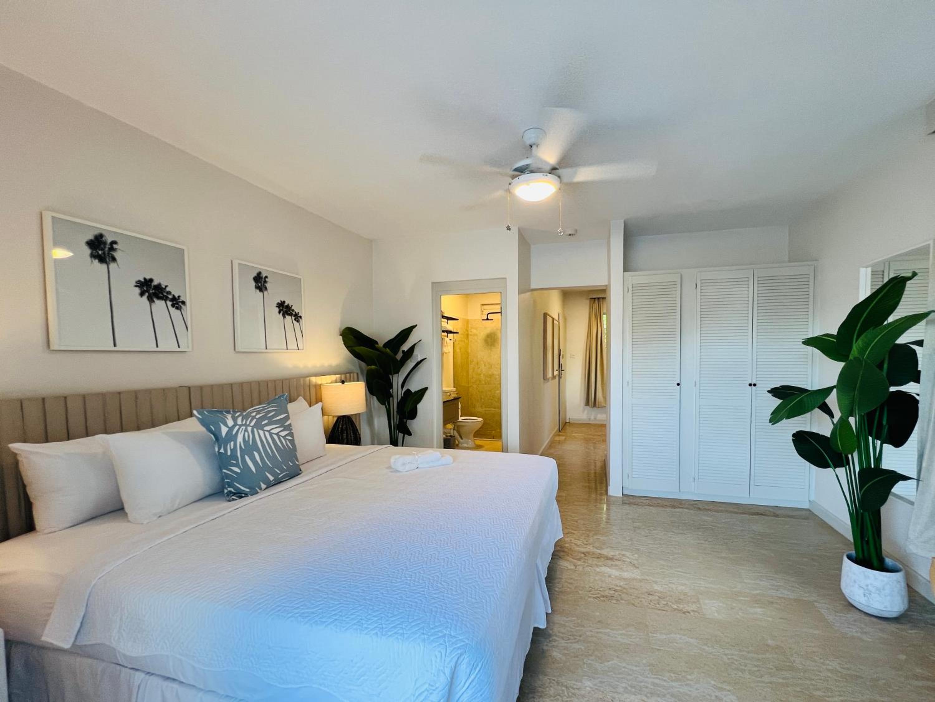 King Suite with Pool View