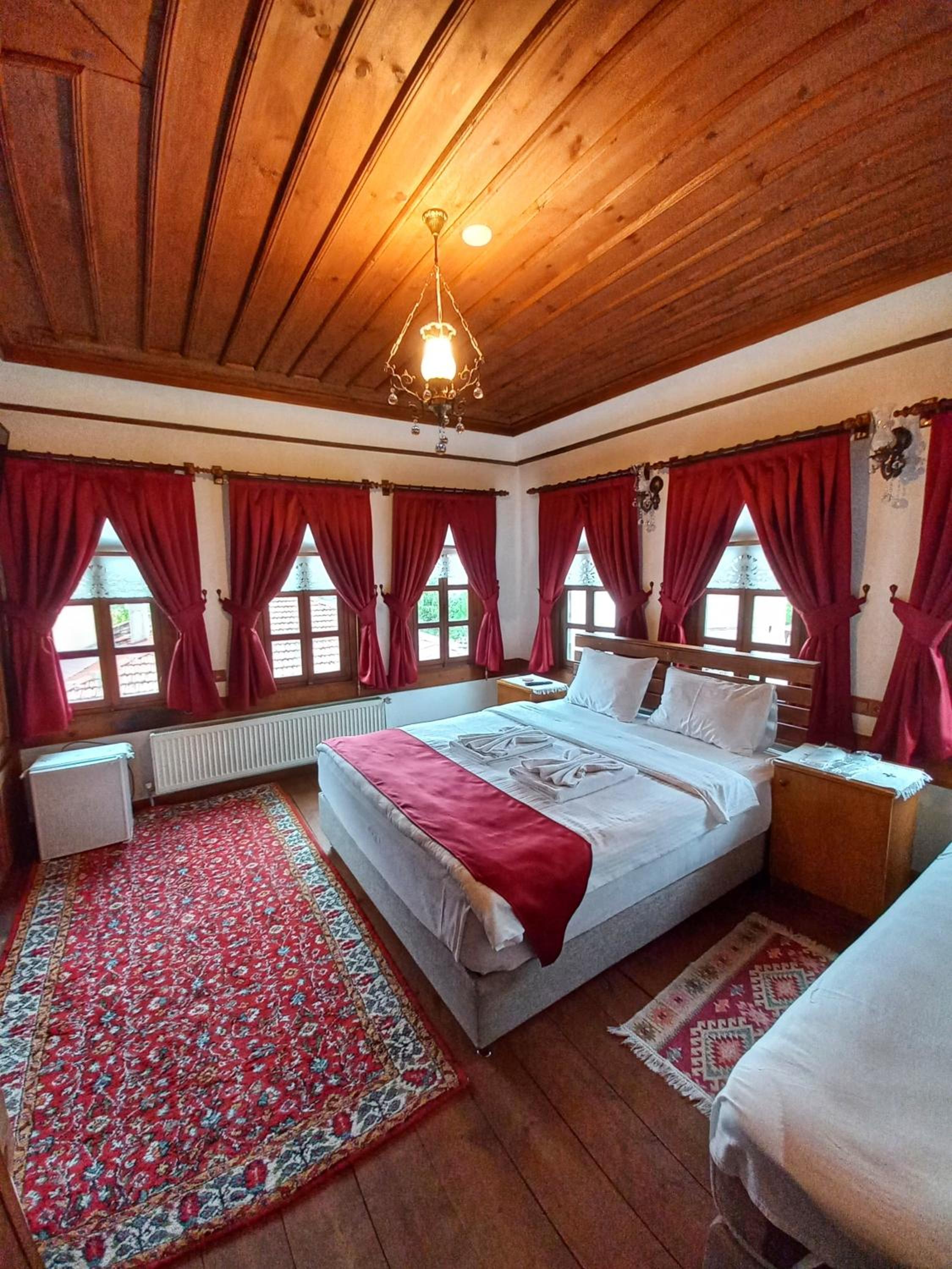 Standard Double Room - Photo 8