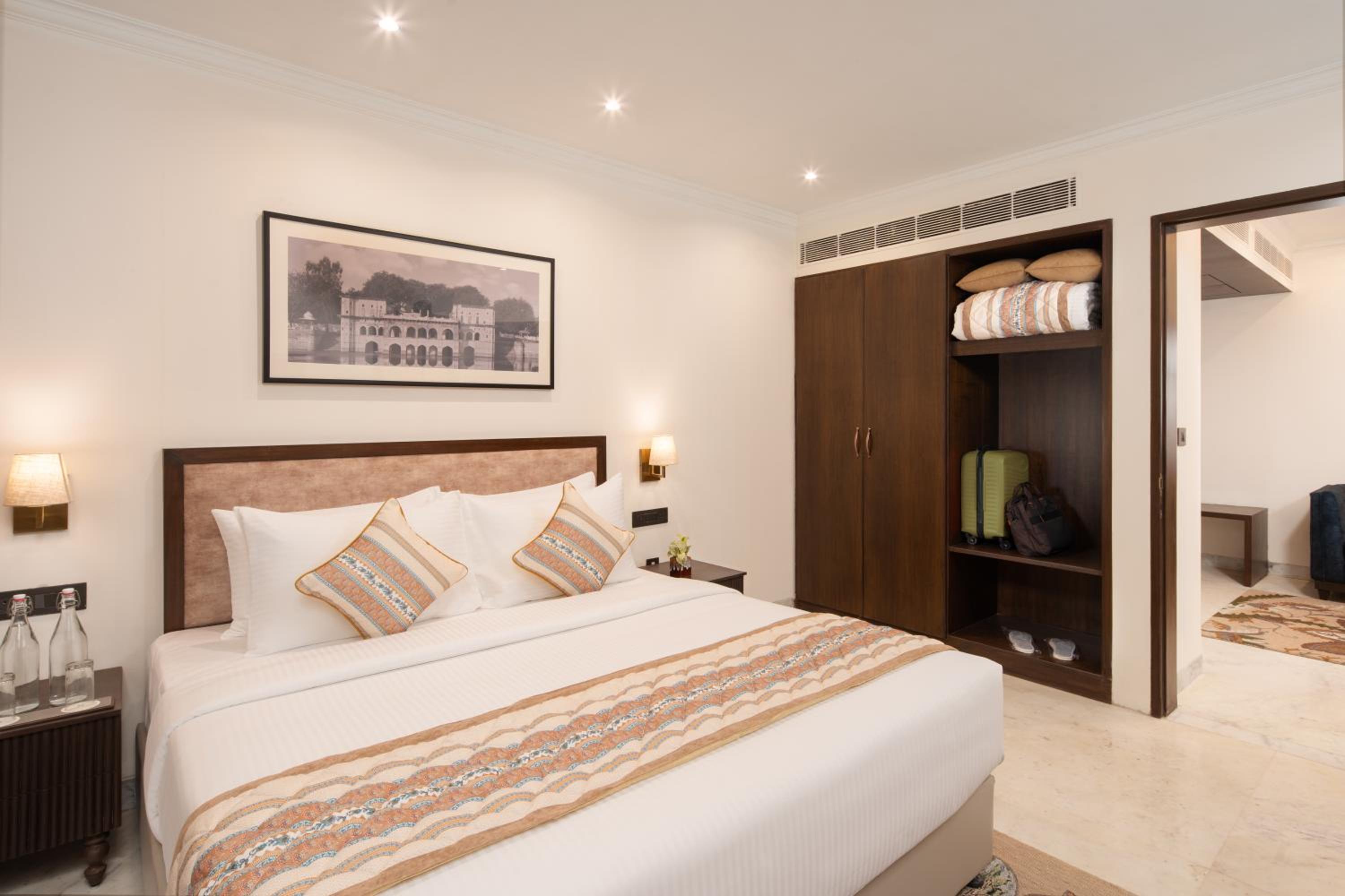 Suite - Photo 3