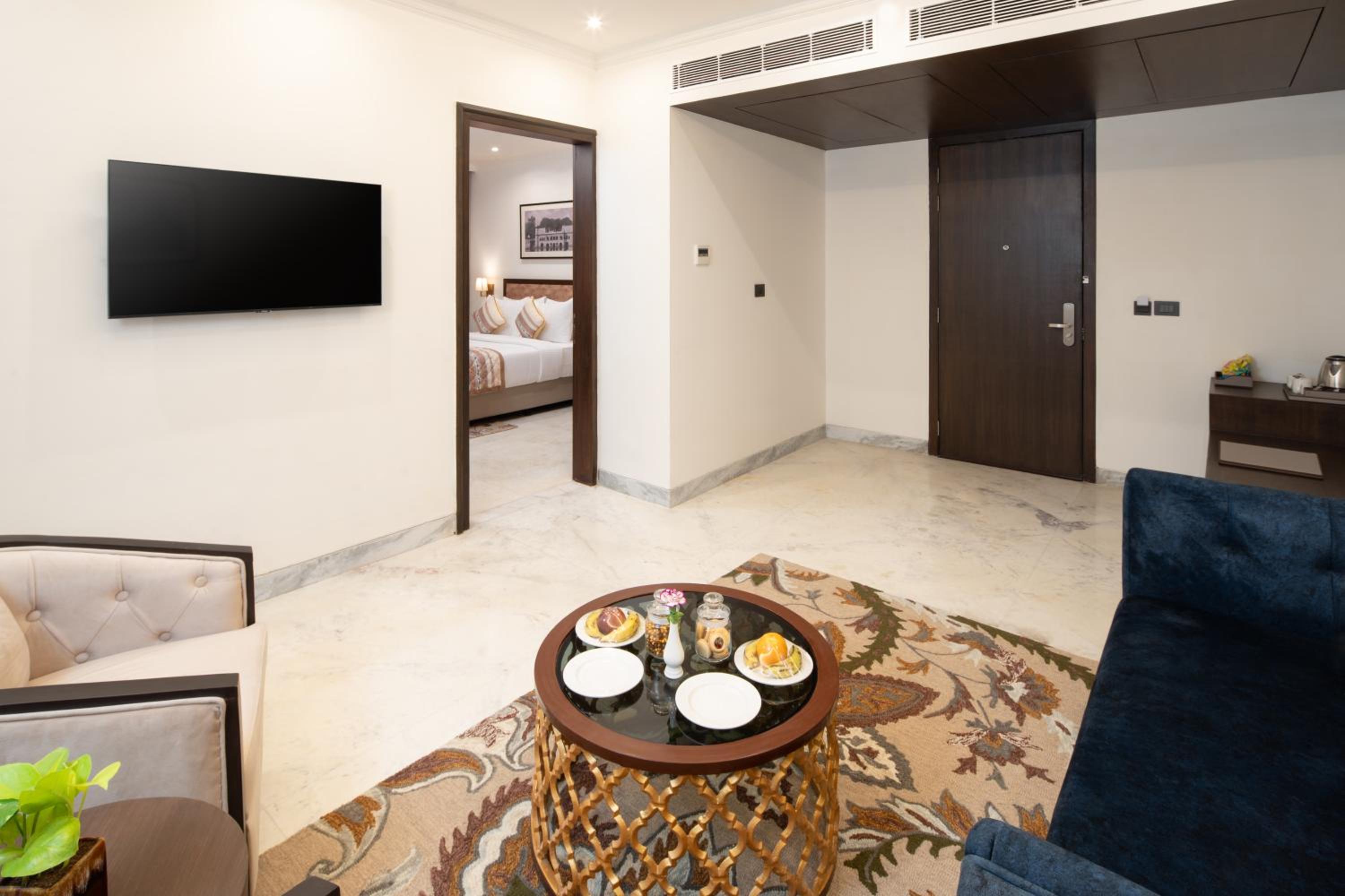 Suite - Photo 2