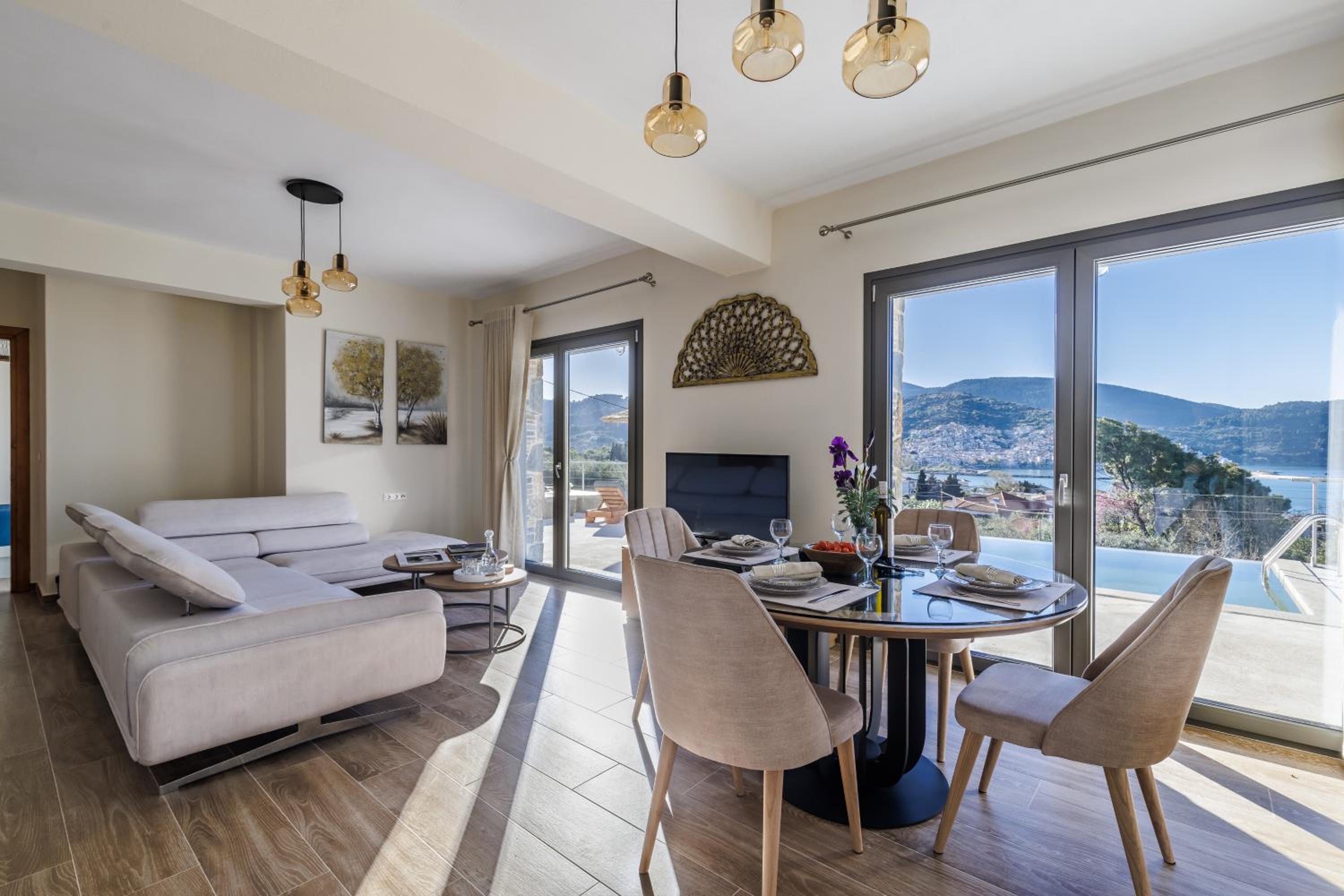 Three-Bedroom Villa photo 1