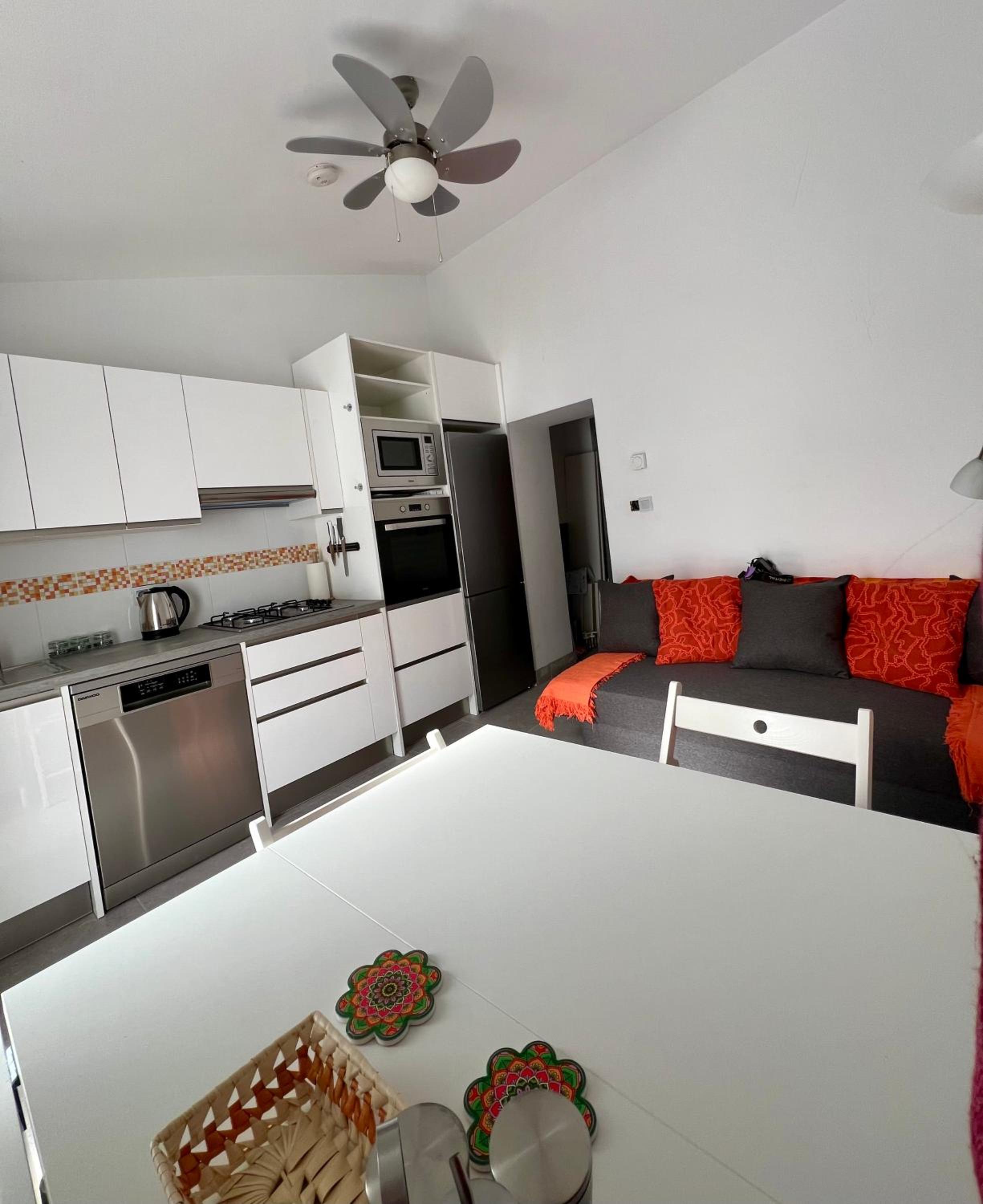 One-Bedroom Apartment photo 3