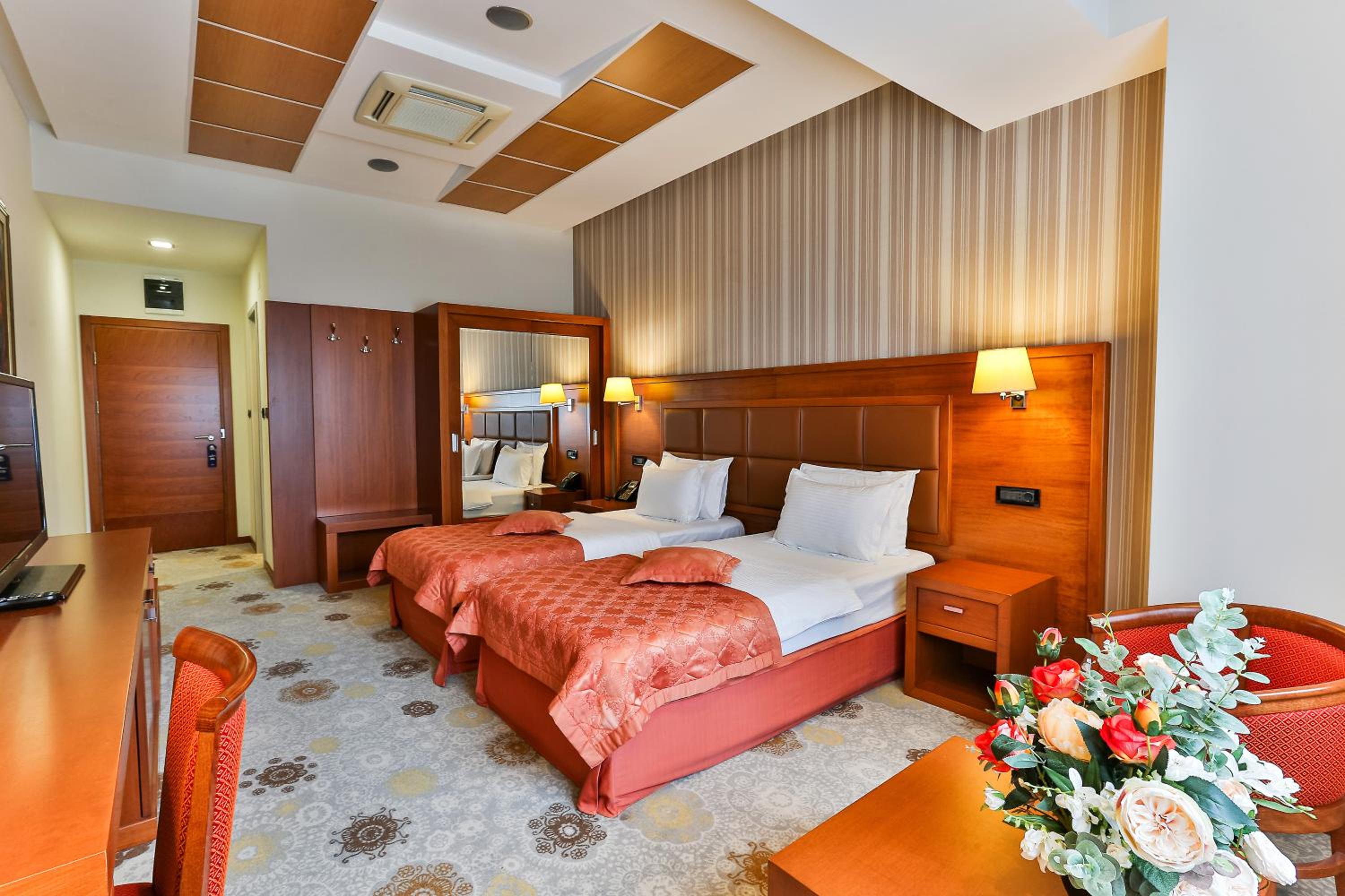 Standard Twin Room photo 2