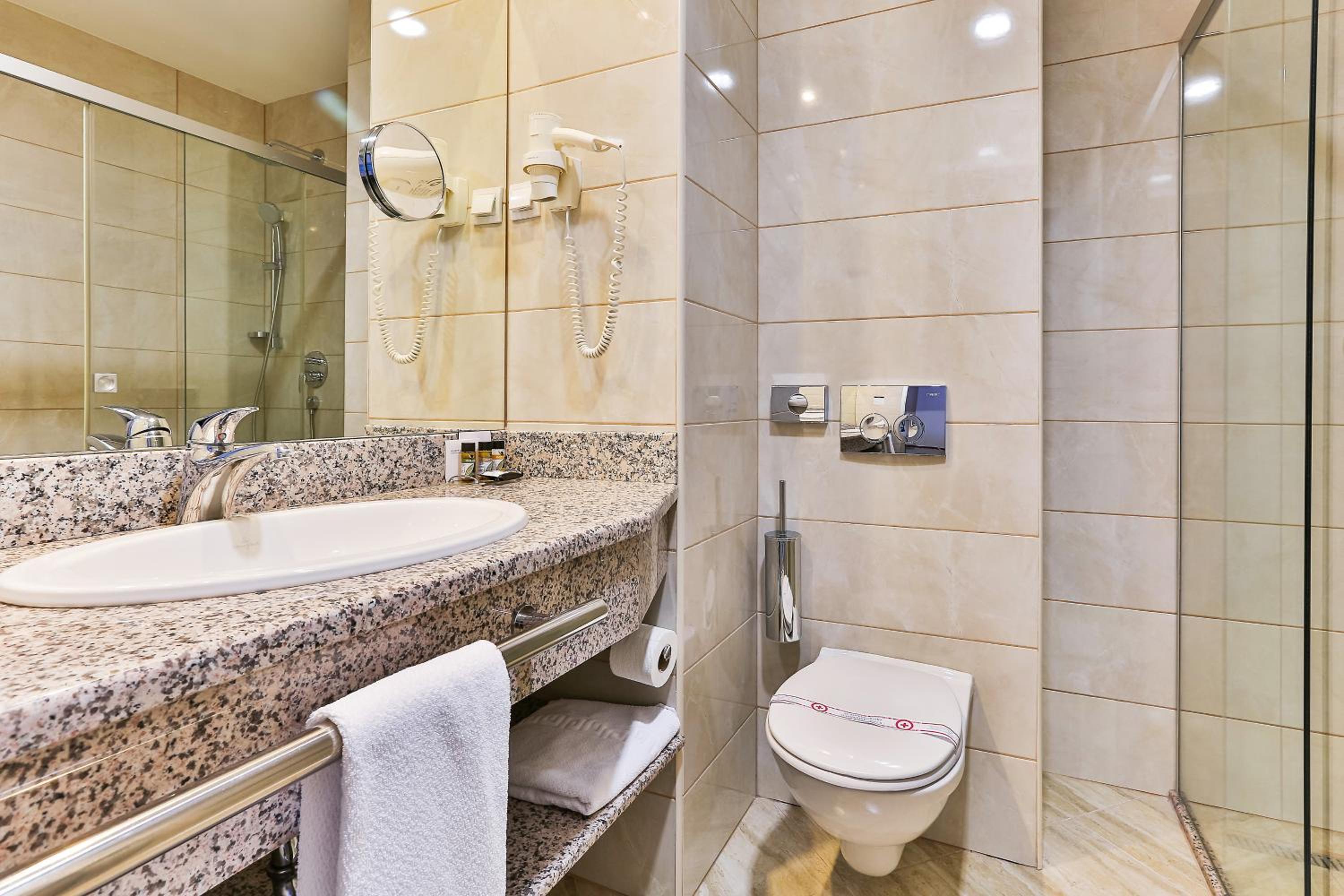 Superior King Suite photo 3