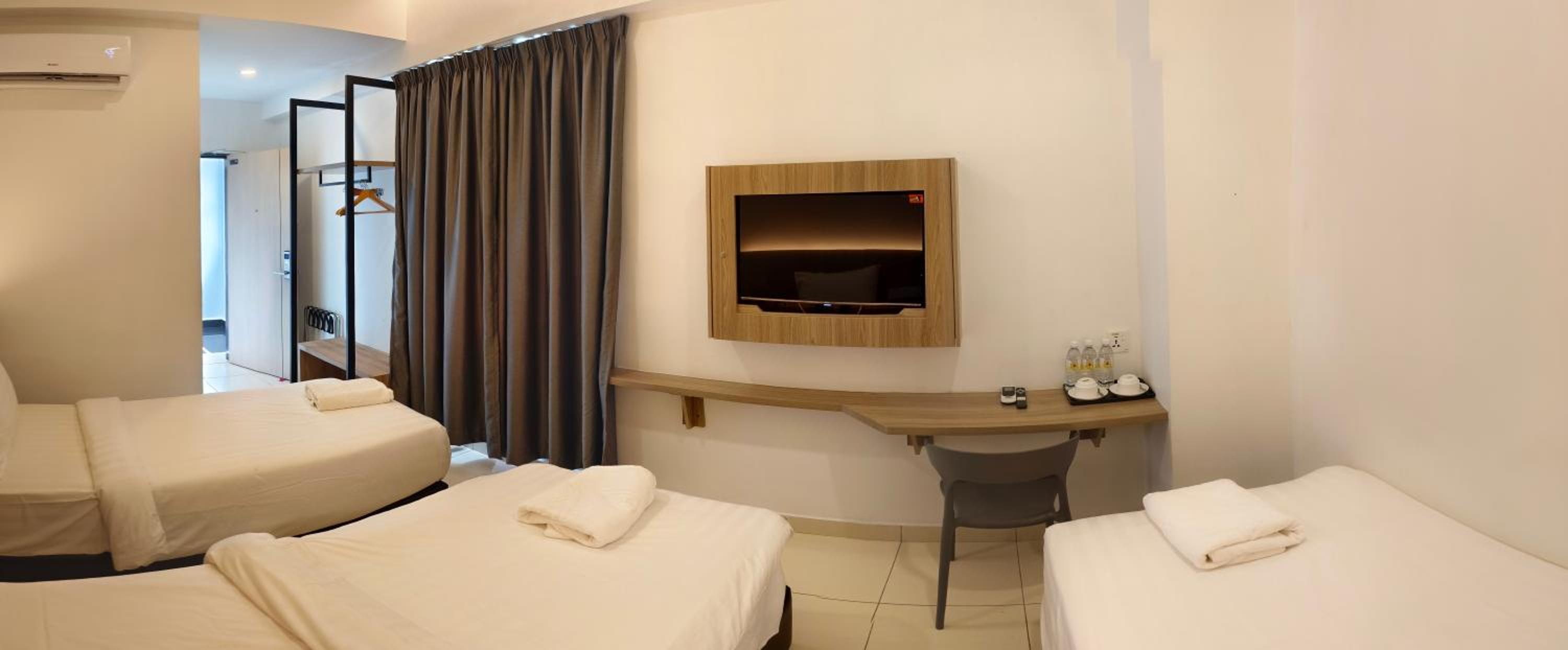 Deluxe Triple Room photo 2