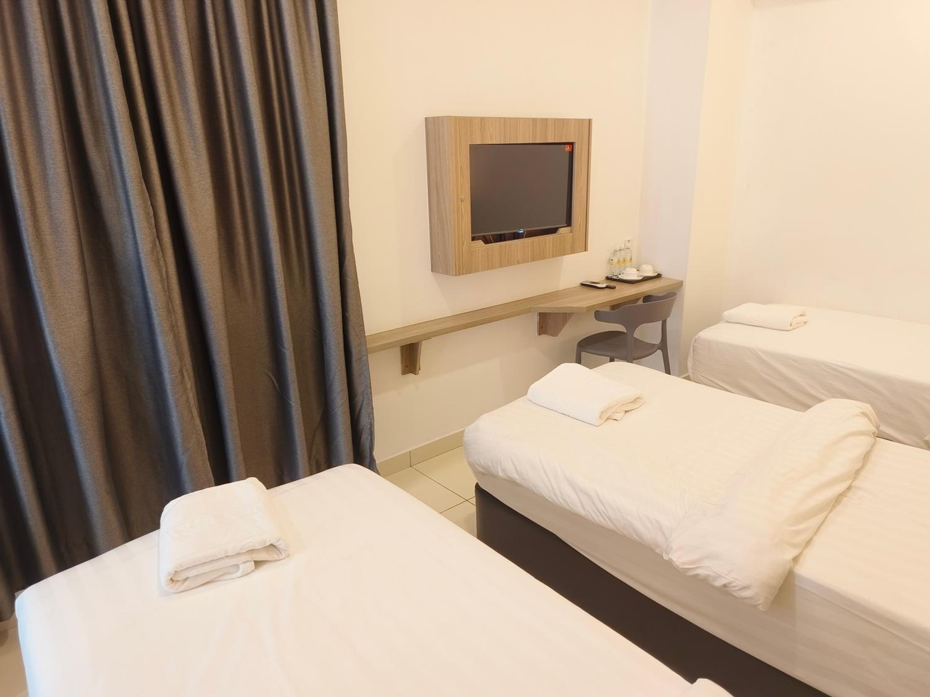 Deluxe Triple Room photo 3