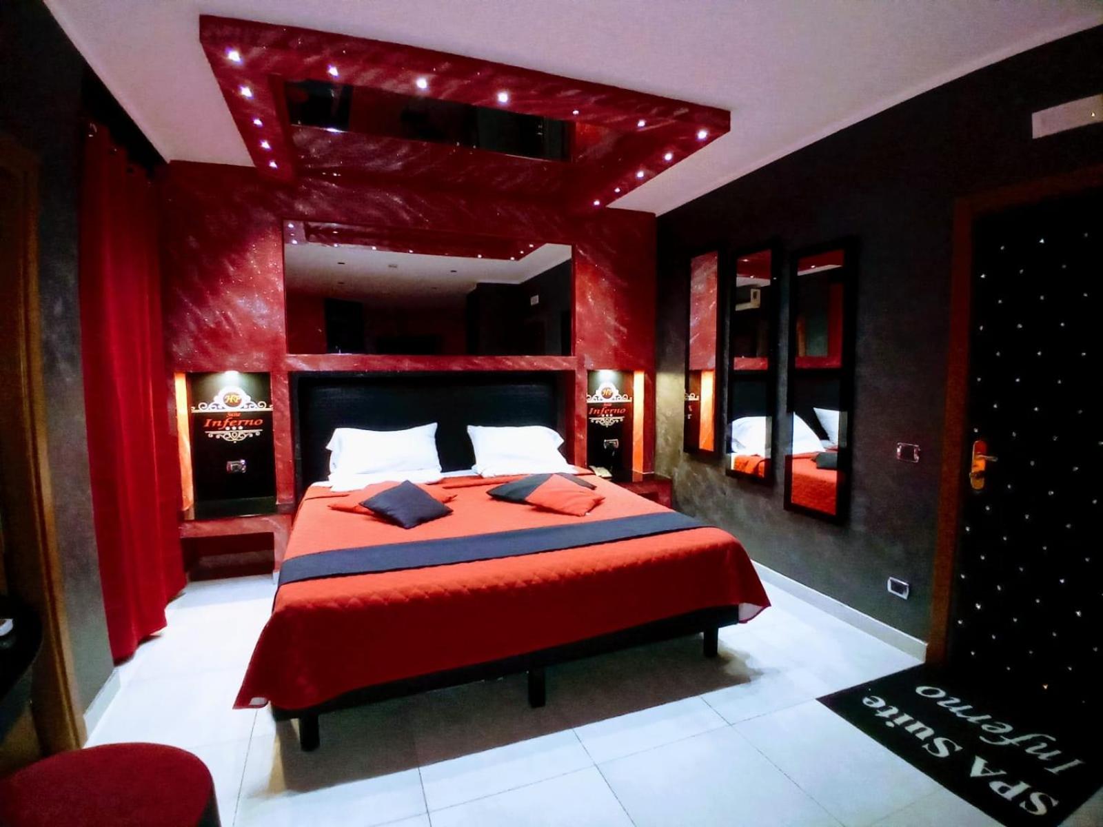 King Suite with Spa Bath - Photo 4