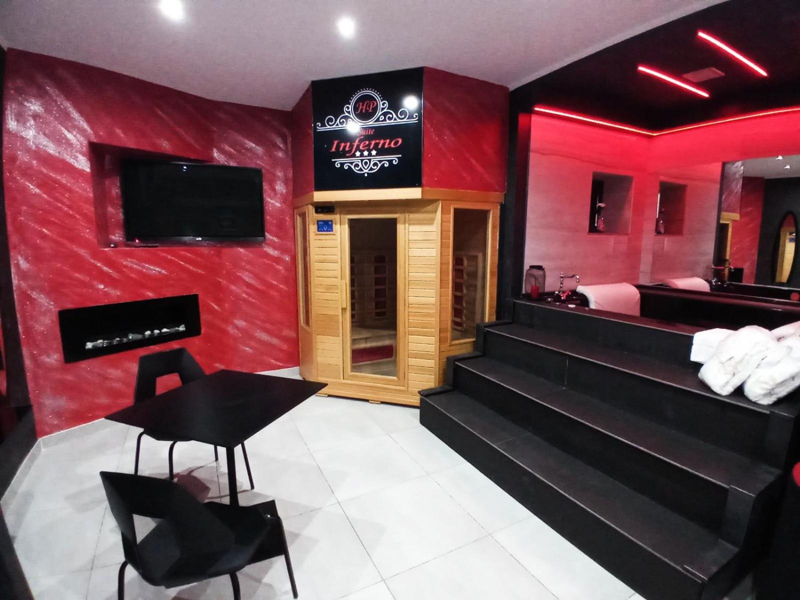 King Suite with Spa Bath - Photo 9
