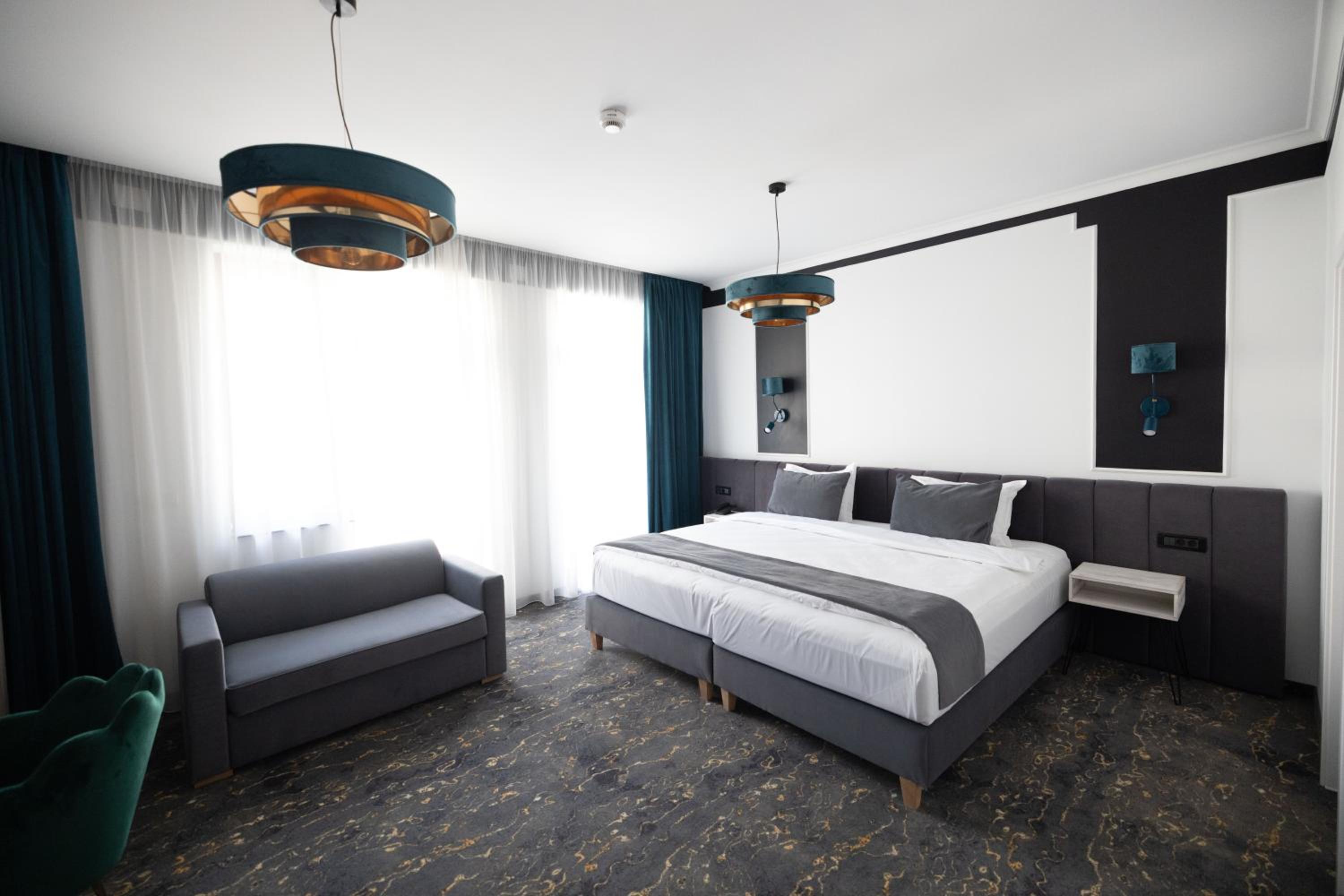 Deluxe Double Room with Extensible Chair - Photo 3