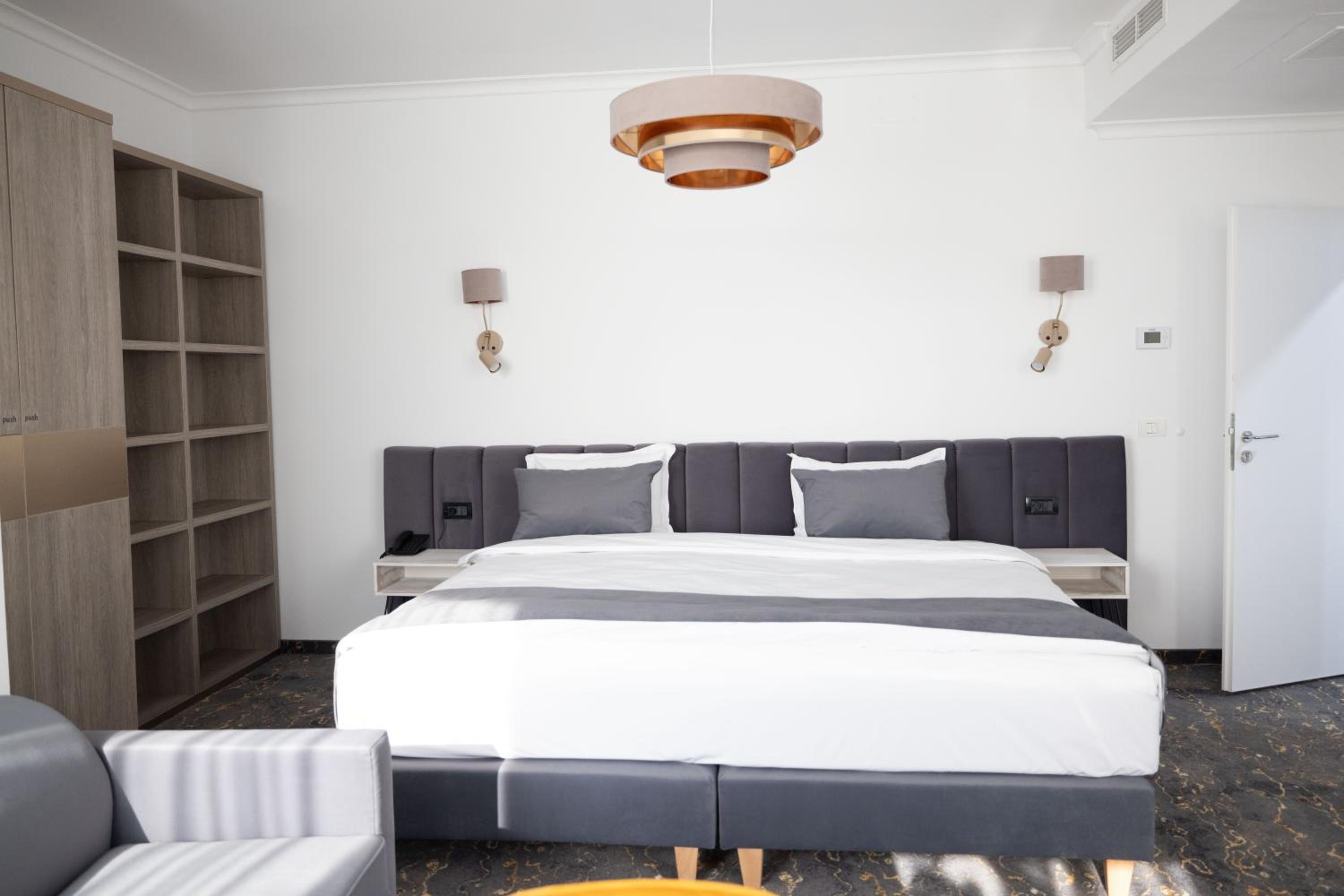 Deluxe Double Room with Extensible Chair - Photo 4